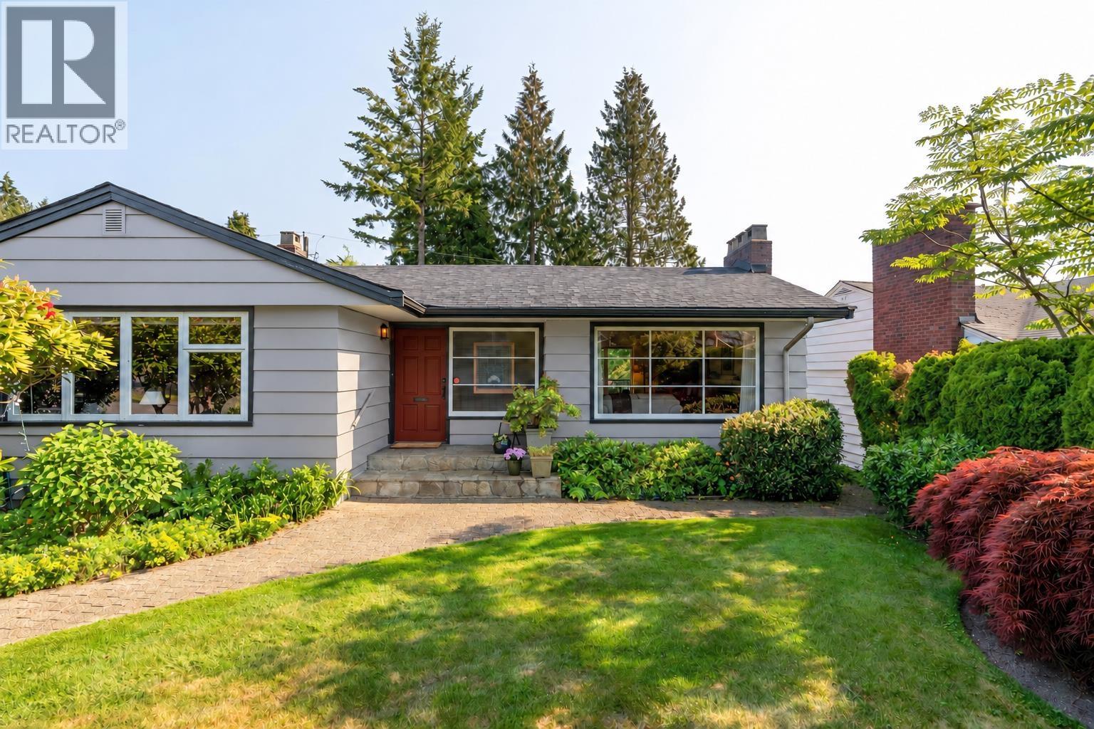 915 WENTWORTH AVENUE, North Vancouver, British Columbia