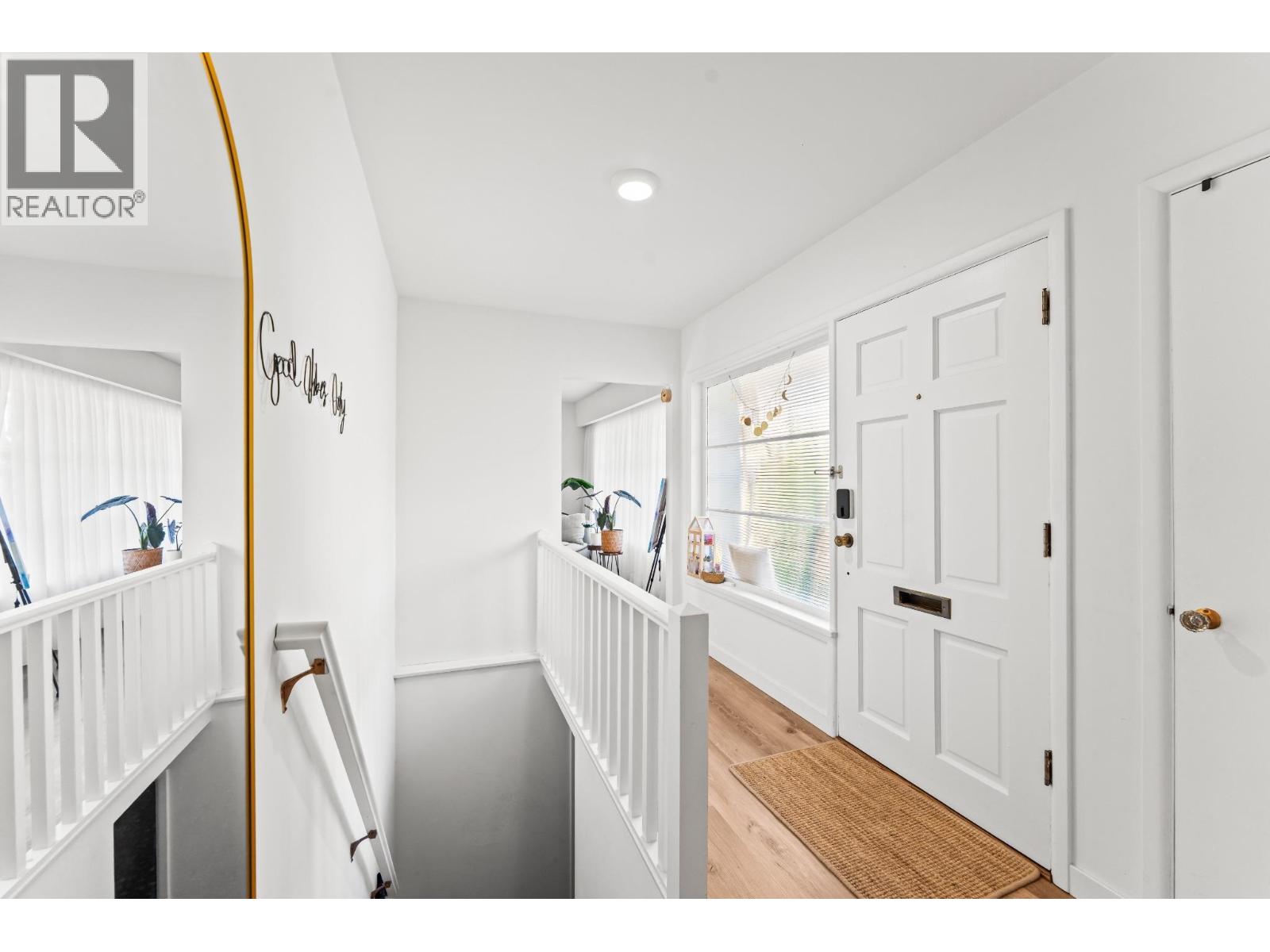 915 Wentworth Avenue, North Vancouver, British Columbia  V7R 1R8 - Photo 3 - R3166963