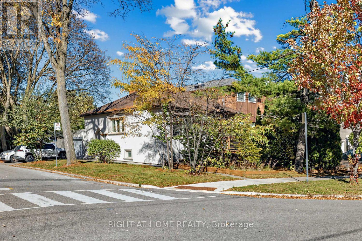 44 CONNAUGHT AVENUE, Toronto, Ontario