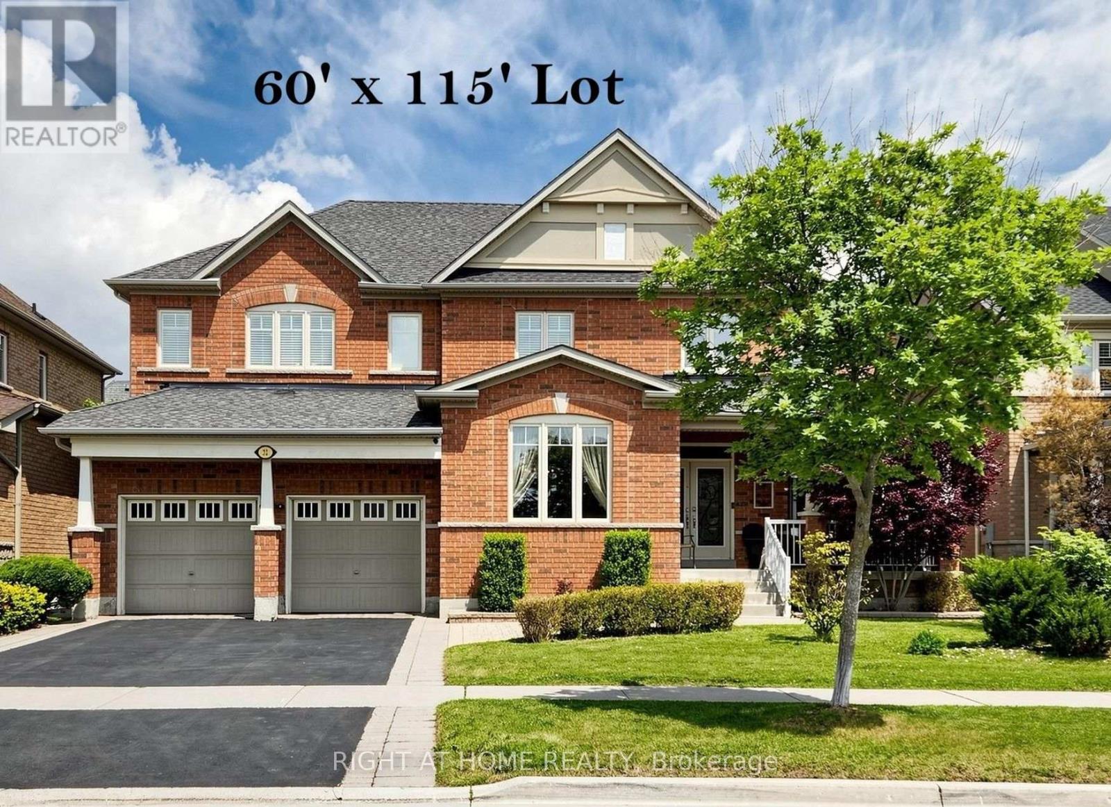 32 Lake Forest Drive, Richmond Hill, Ontario  L4E 0B2 - Photo 2 - N13644848
