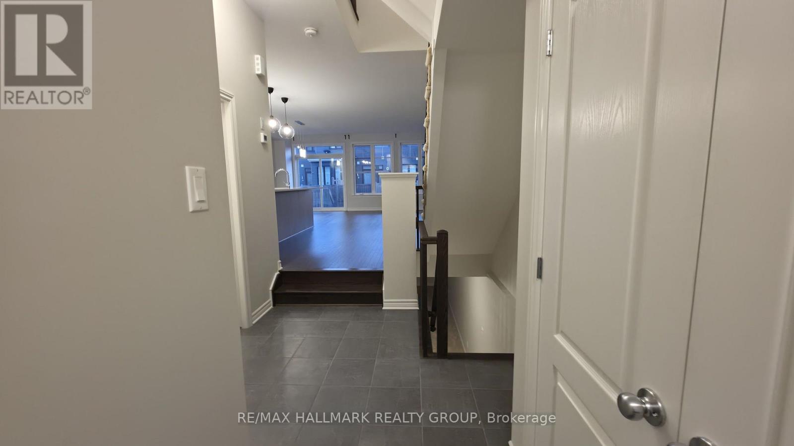 62 Mandevilla Crescent, Ottawa, Ontario  K1T 3V9 - Photo 4 - X14096430