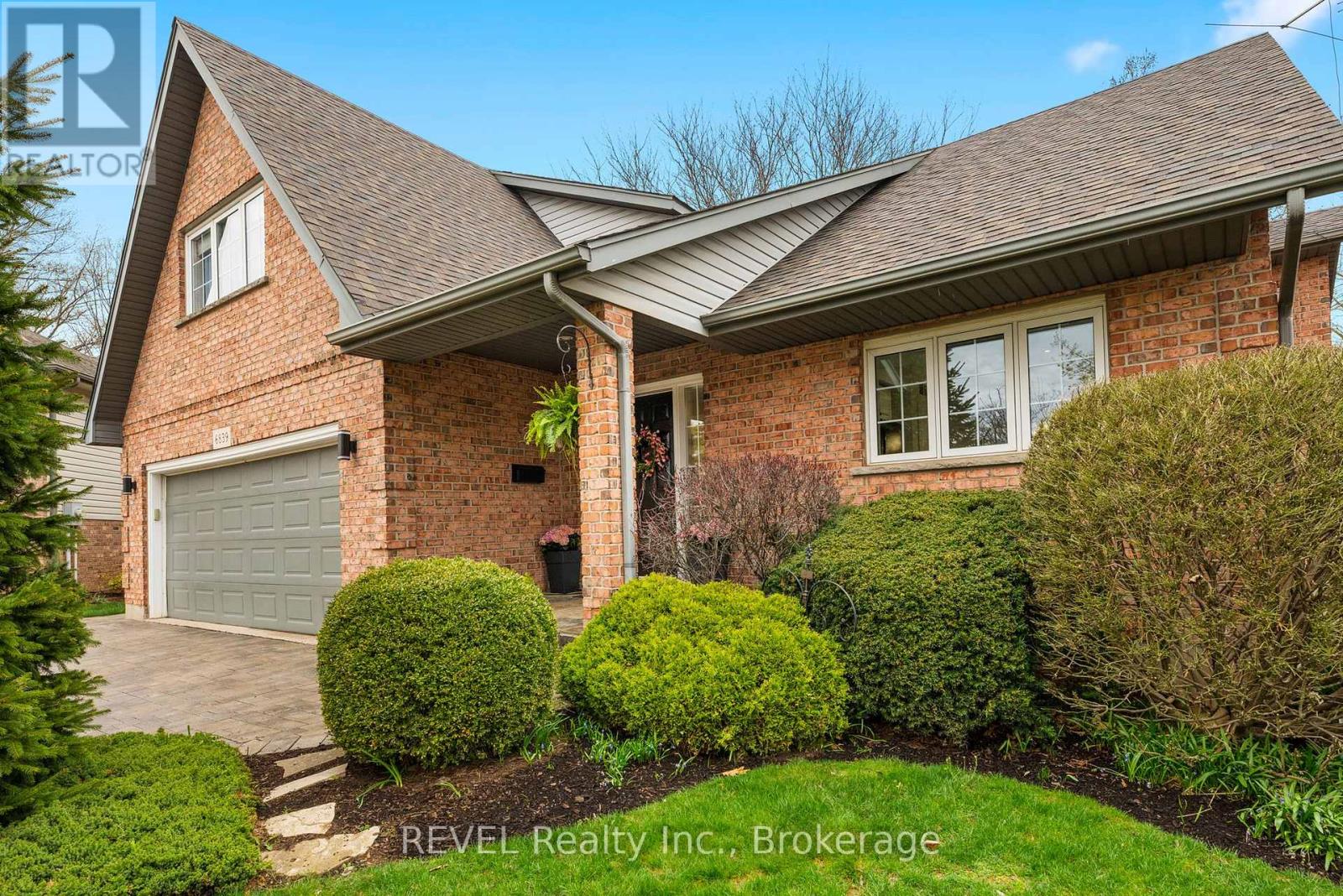 6839 Imperial Court, Niagara Falls, Ontario  L2G 7W9 - Photo 1 - X14096428