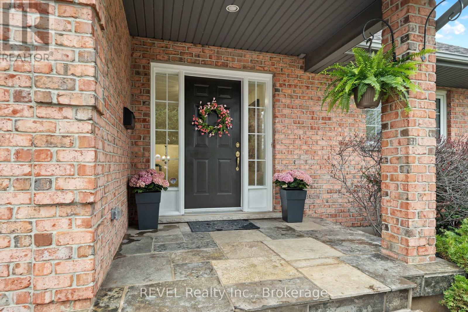 6839 Imperial Court, Niagara Falls, Ontario  L2G 7W9 - Photo 3 - X14096428