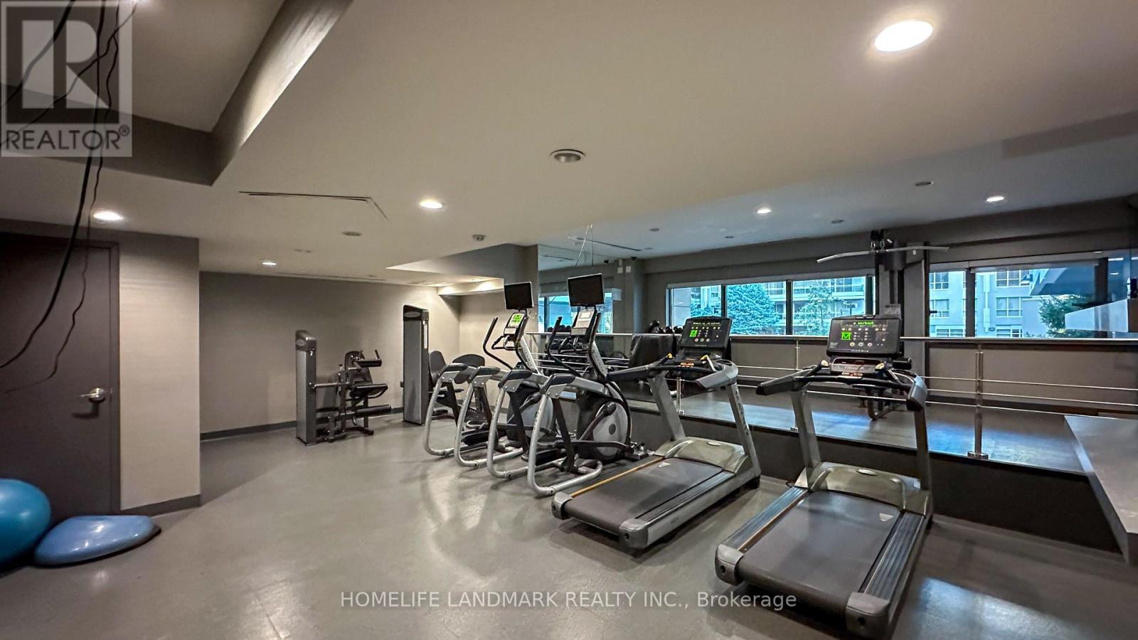 306 - 17 KENASTON GARDENS