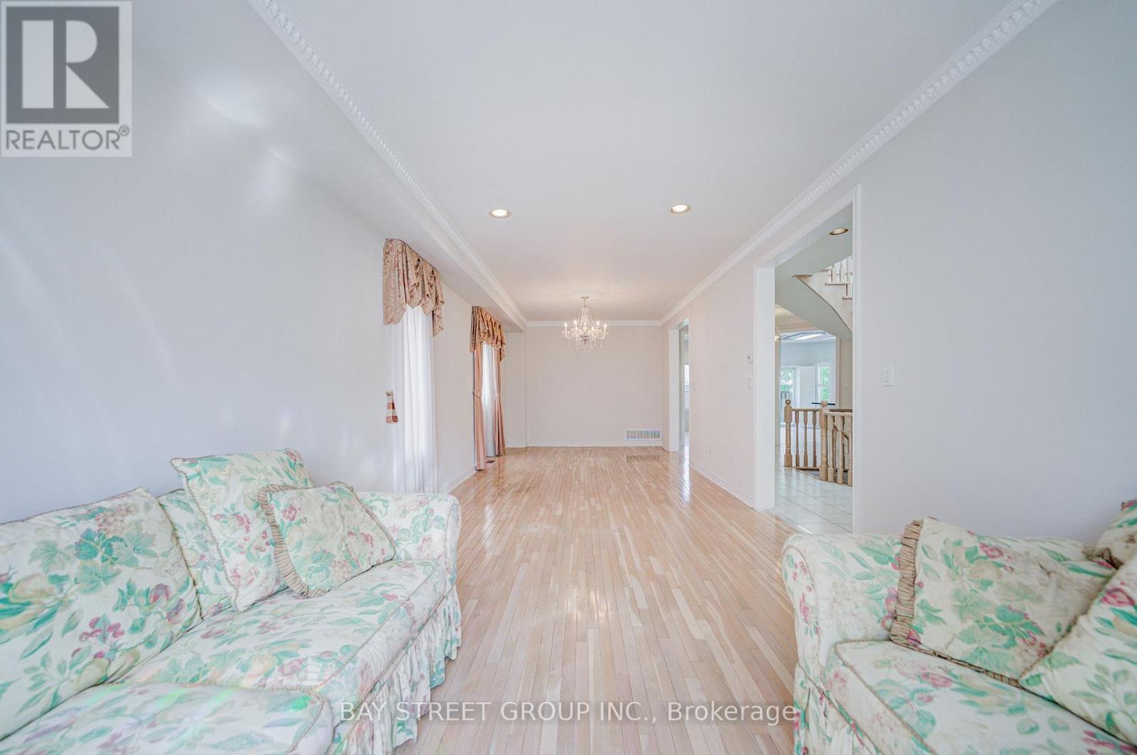 13 Pembrooke Road, Markham, Ontario  L6C 2L2 - Photo 10 - N14096416