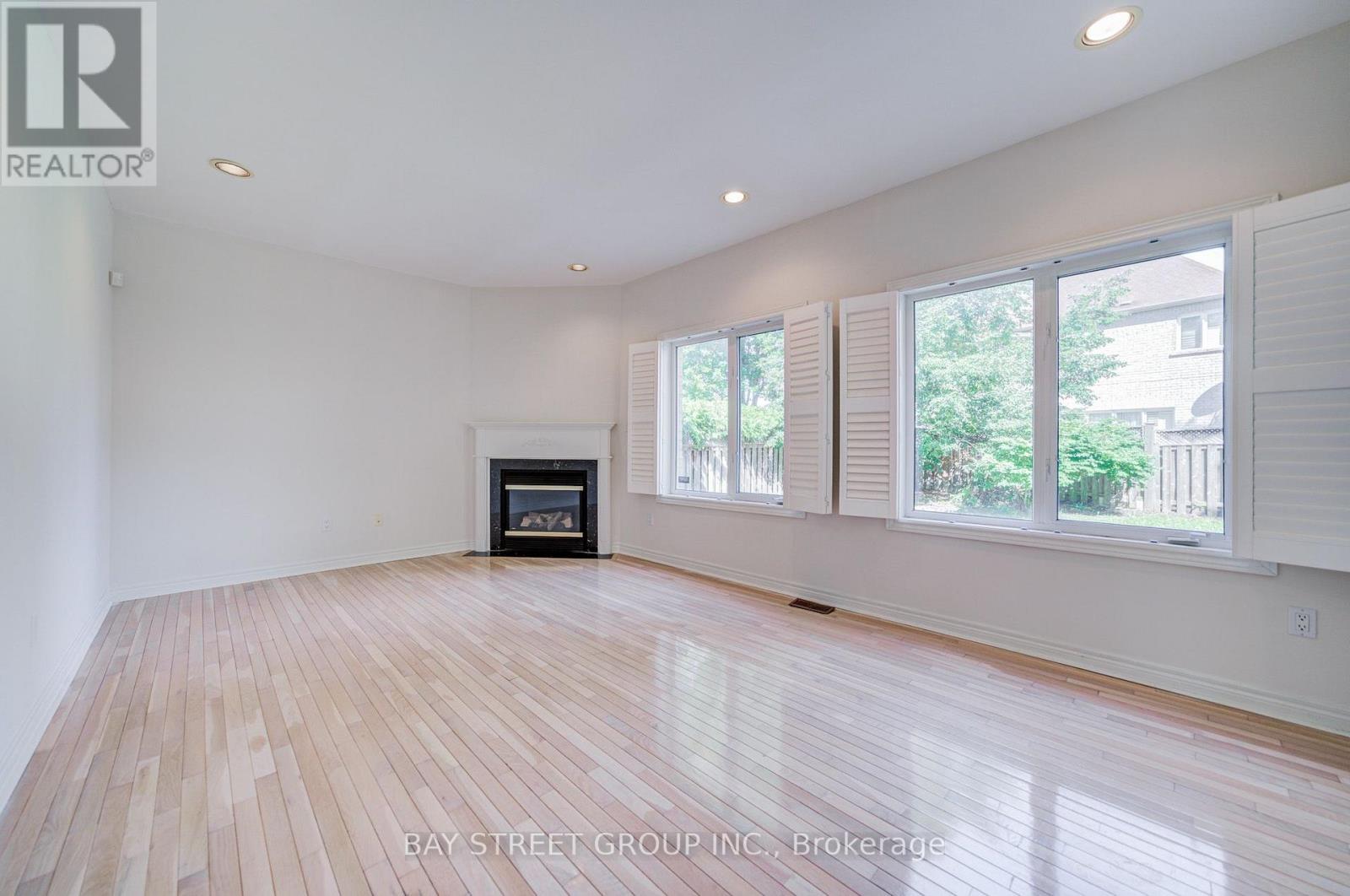 13 Pembrooke Road, Markham, Ontario  L6C 2L2 - Photo 11 - N14096416