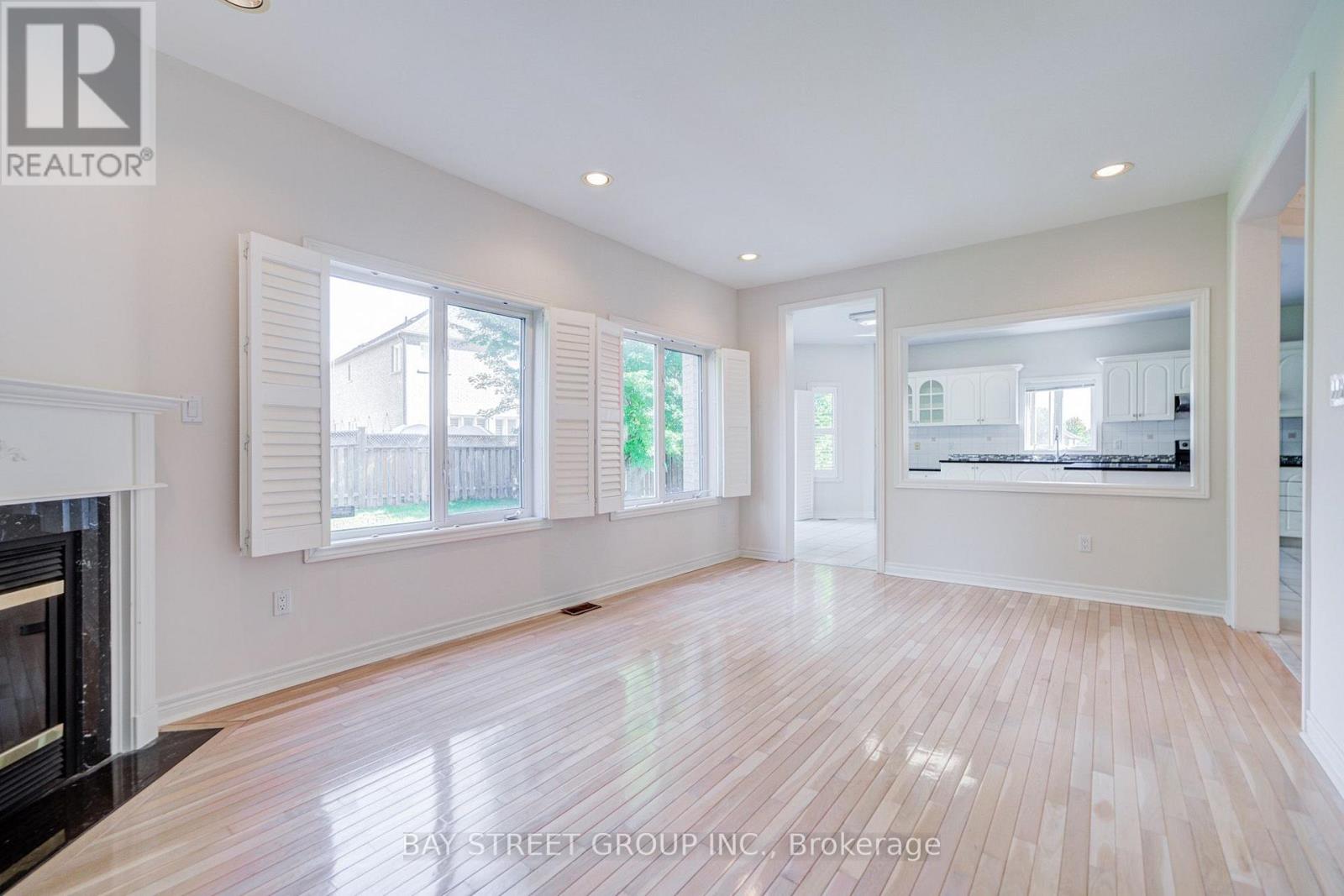 13 Pembrooke Road, Markham, Ontario  L6C 2L2 - Photo 14 - N14096416