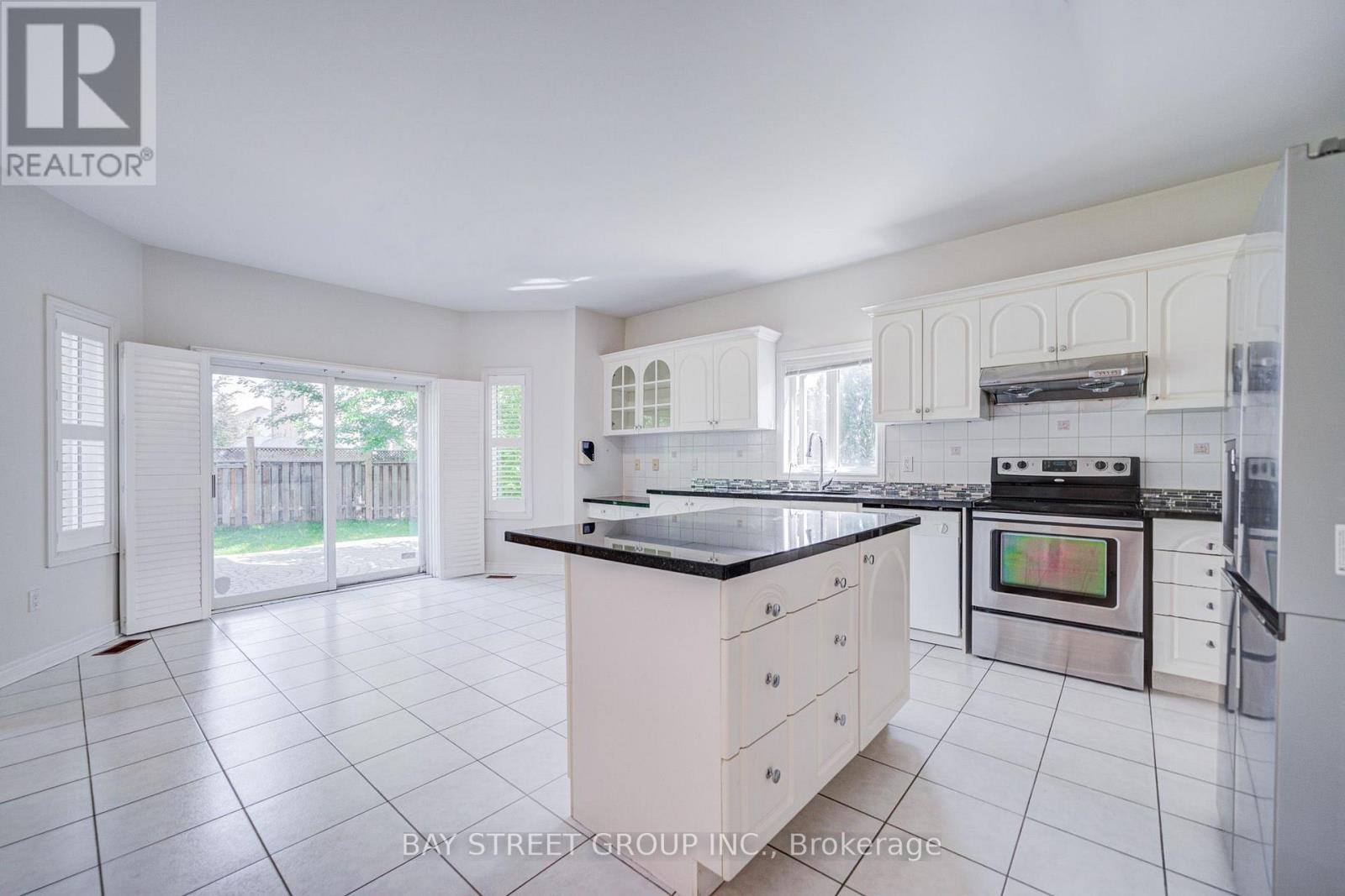13 Pembrooke Road, Markham, Ontario  L6C 2L2 - Photo 15 - N14096416