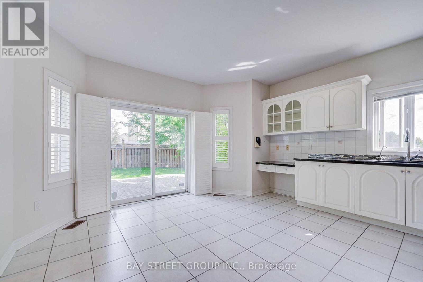 13 Pembrooke Road, Markham, Ontario  L6C 2L2 - Photo 18 - N14096416