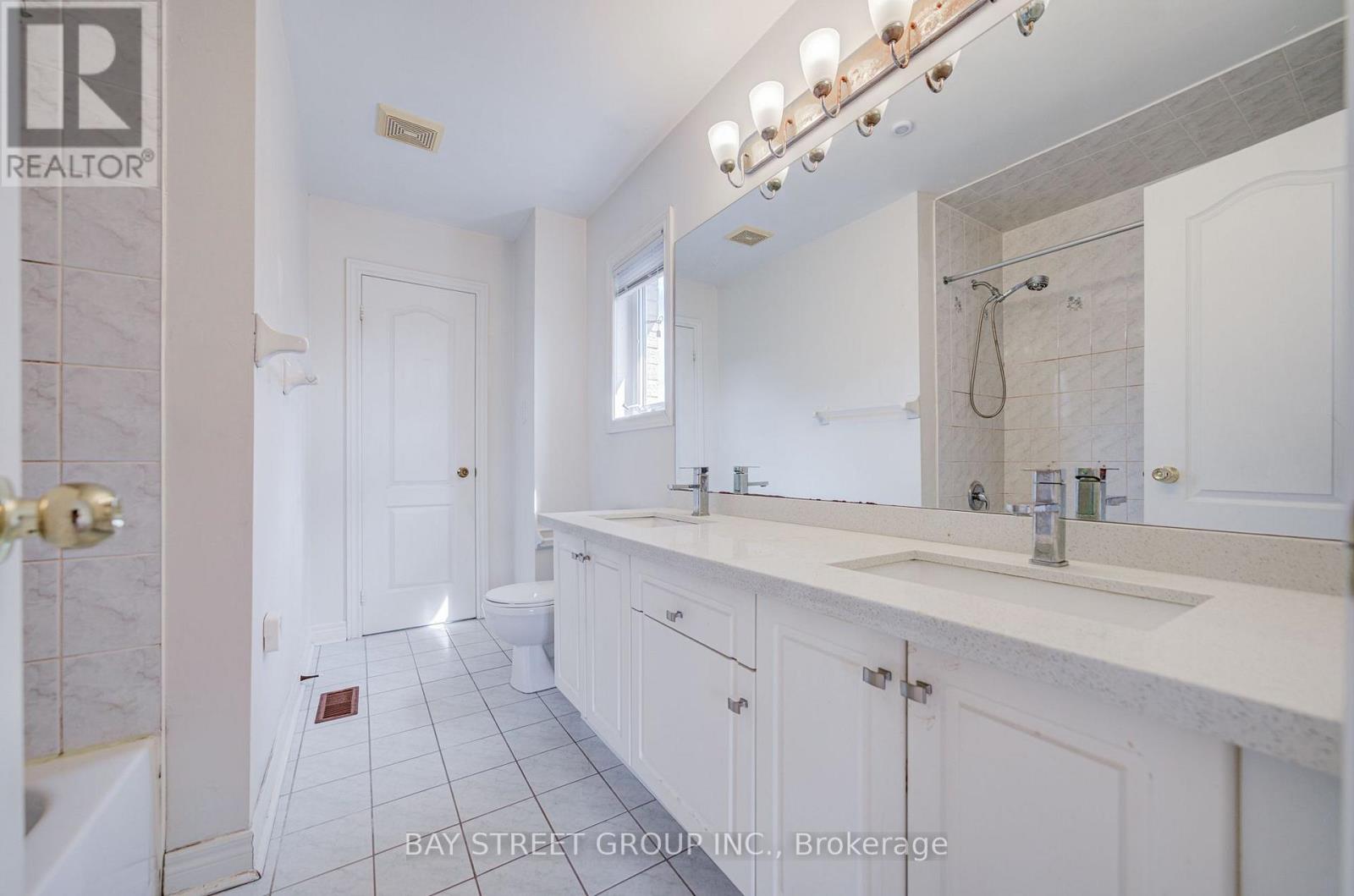 13 Pembrooke Road, Markham, Ontario  L6C 2L2 - Photo 37 - N14096416