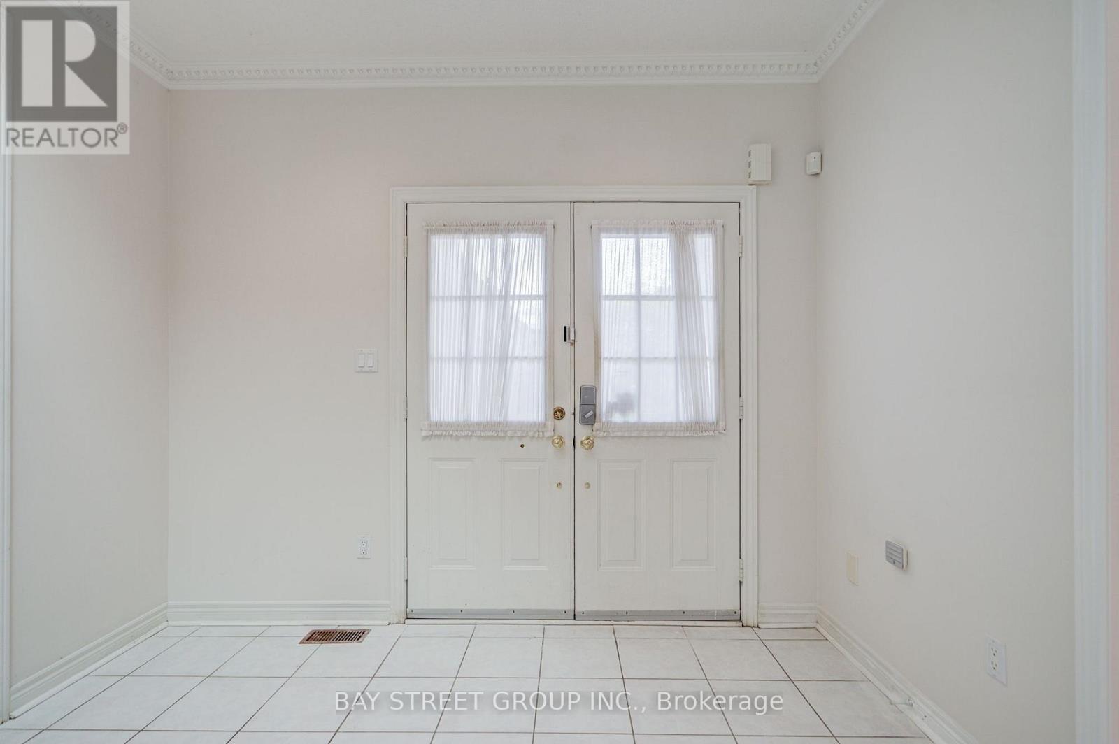 13 Pembrooke Road, Markham, Ontario  L6C 2L2 - Photo 4 - N14096416