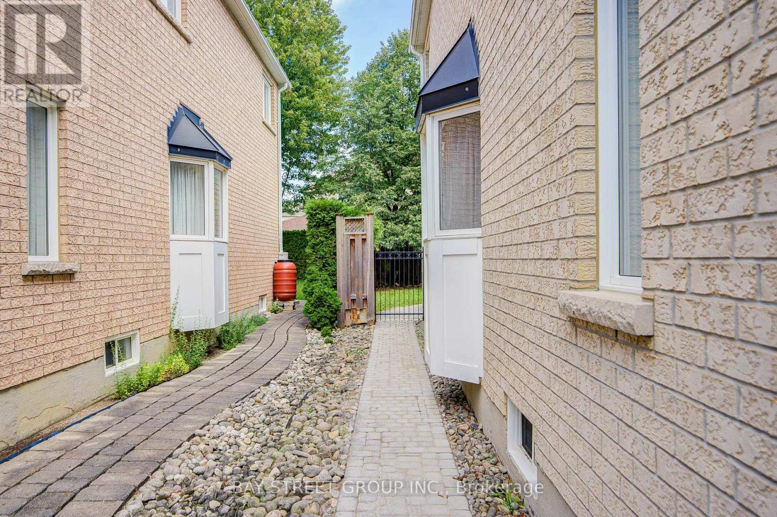 13 Pembrooke Road, Markham, Ontario  L6C 2L2 - Photo 46 - N14096416