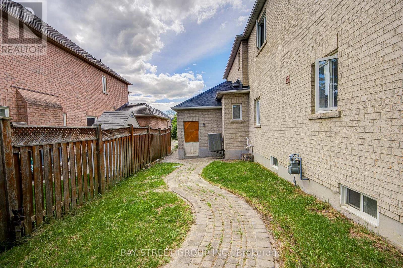 13 Pembrooke Road, Markham, Ontario  L6C 2L2 - Photo 50 - N14096416