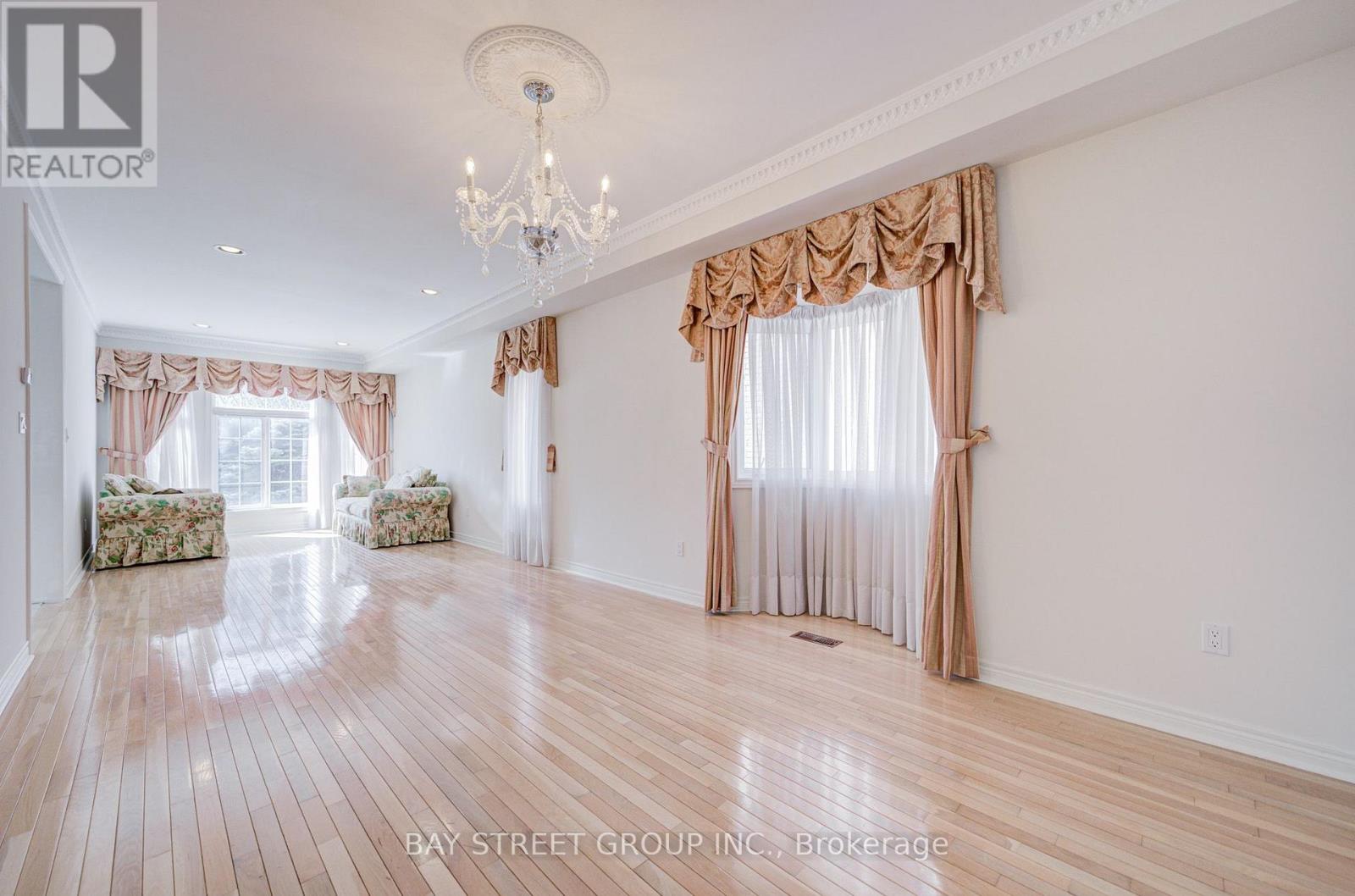 13 Pembrooke Road, Markham, Ontario  L6C 2L2 - Photo 8 - N14096416