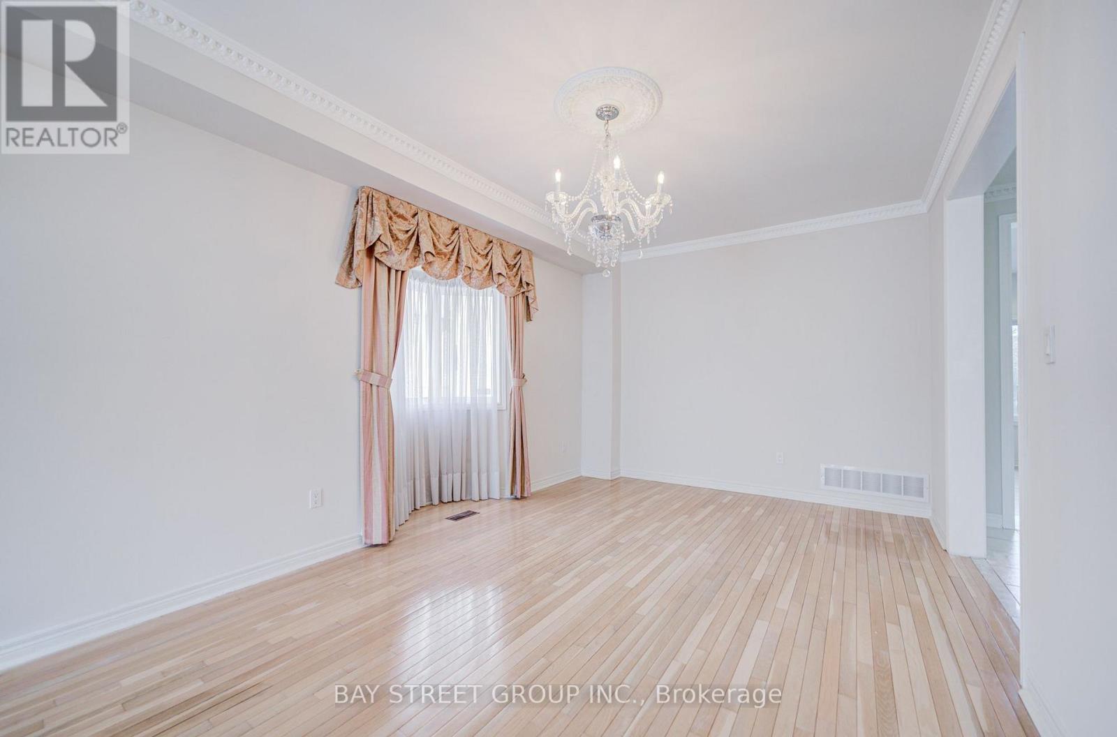 13 Pembrooke Road, Markham, Ontario  L6C 2L2 - Photo 9 - N14096416