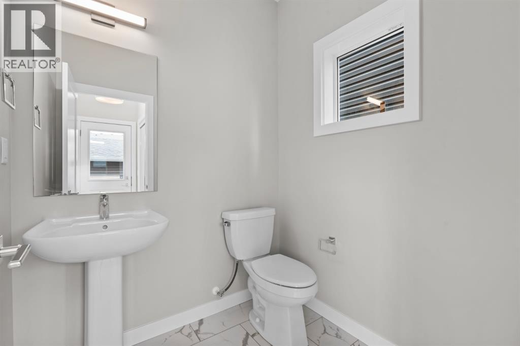 196 Huxbury View NE