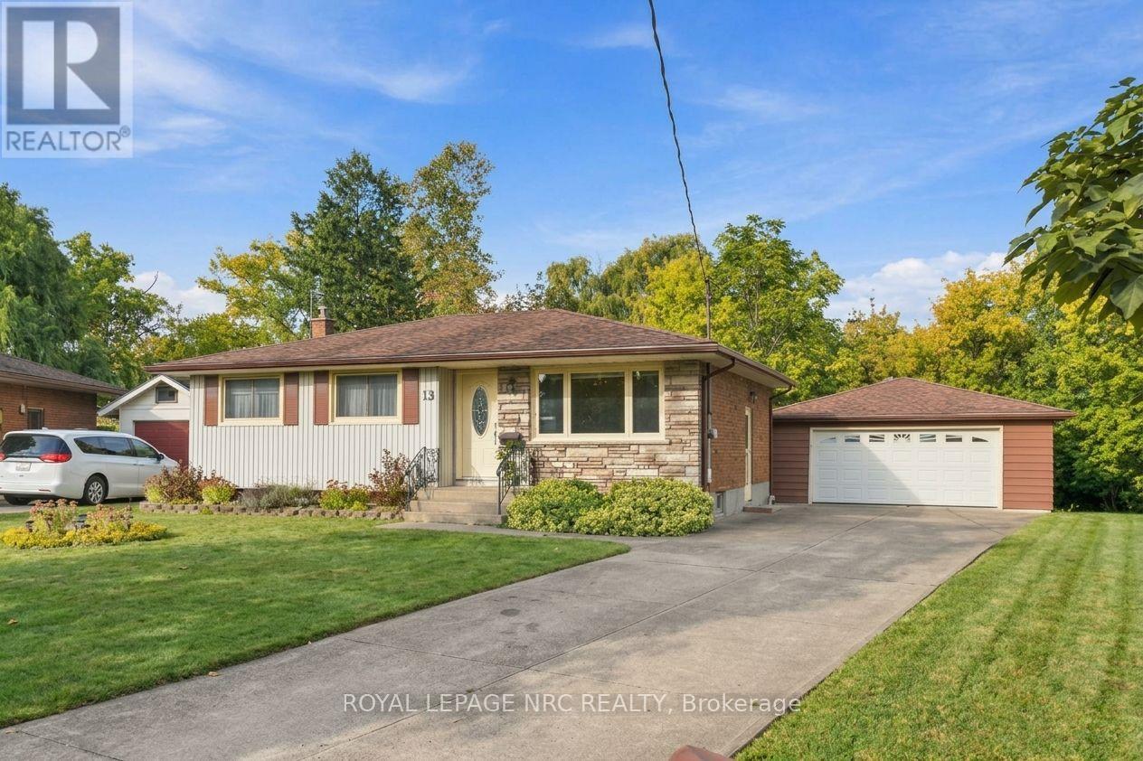 13 HARDWOOD GROVE, St. Catharines, Ontario