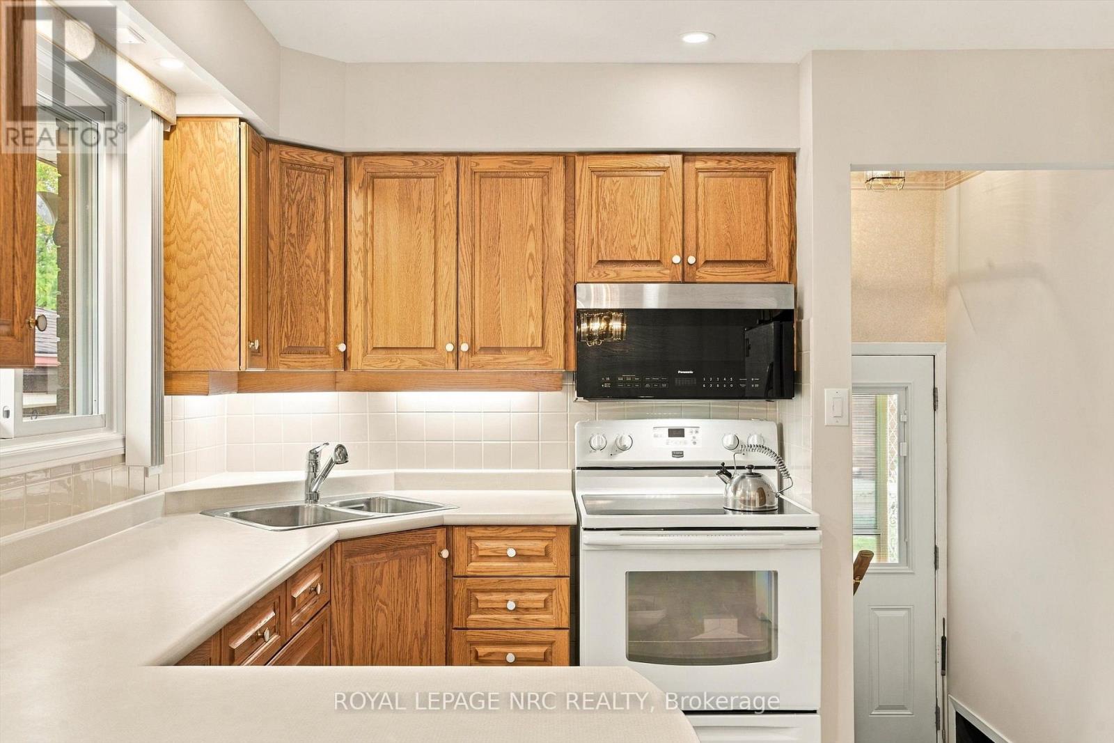 13 Hardwood Grove, St. Catharines, Ontario  L2P 1K3 - Photo 11 - X14096514