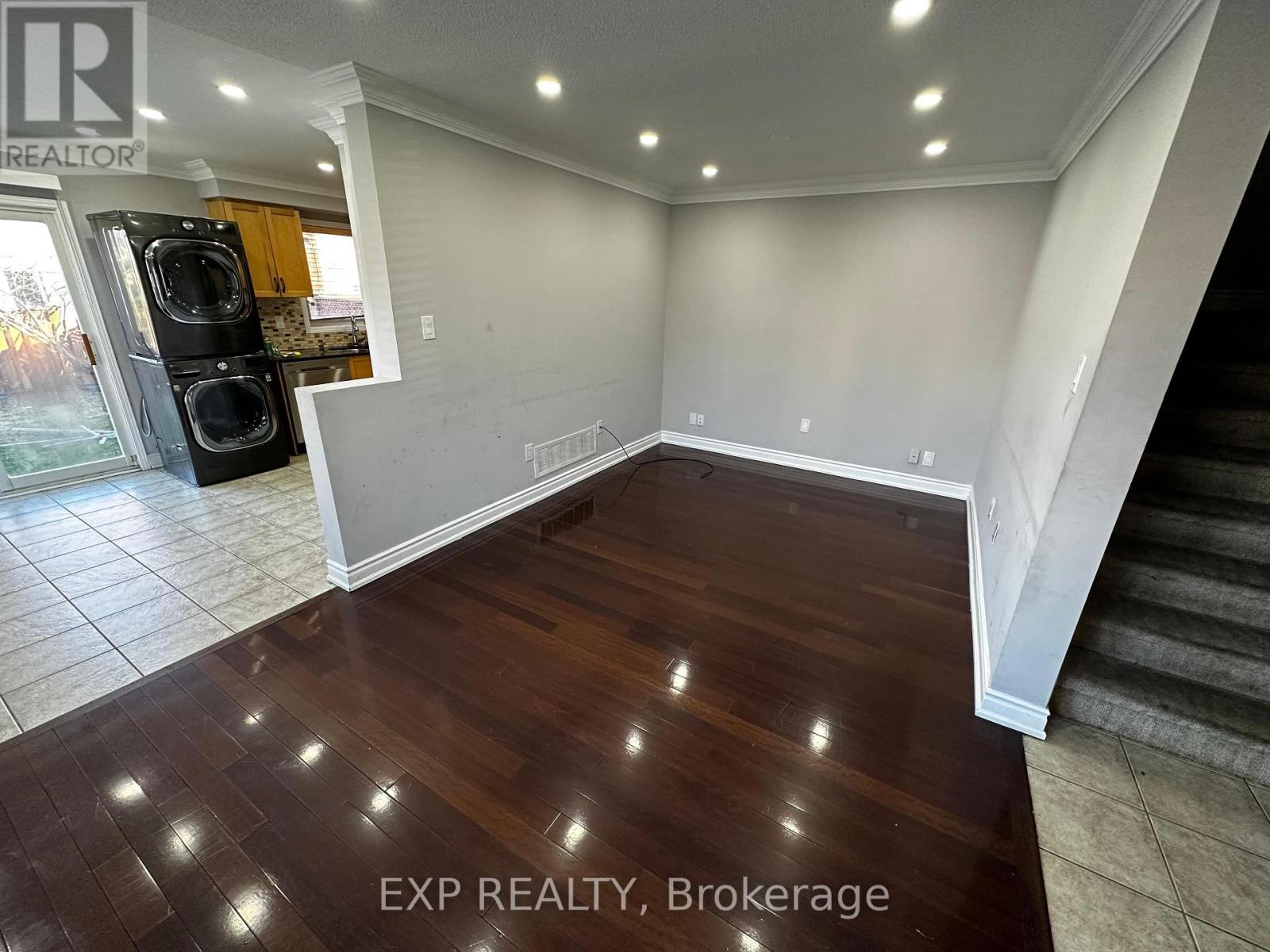 25 Prince Crescent, Brampton (Northwest Sandalwood Parkway), Ontario  L7A 2C9 - Photo 2 - W14096502