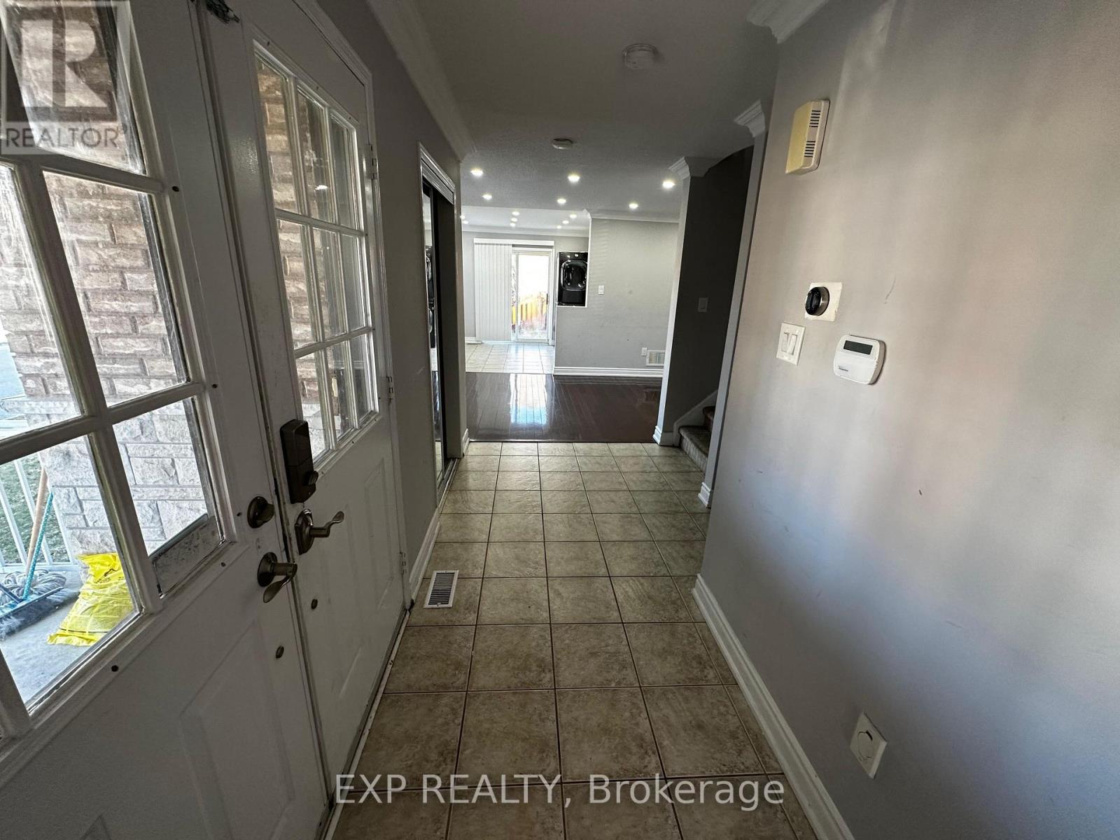25 Prince Crescent, Brampton (Northwest Sandalwood Parkway), Ontario  L7A 2C9 - Photo 4 - W14096502