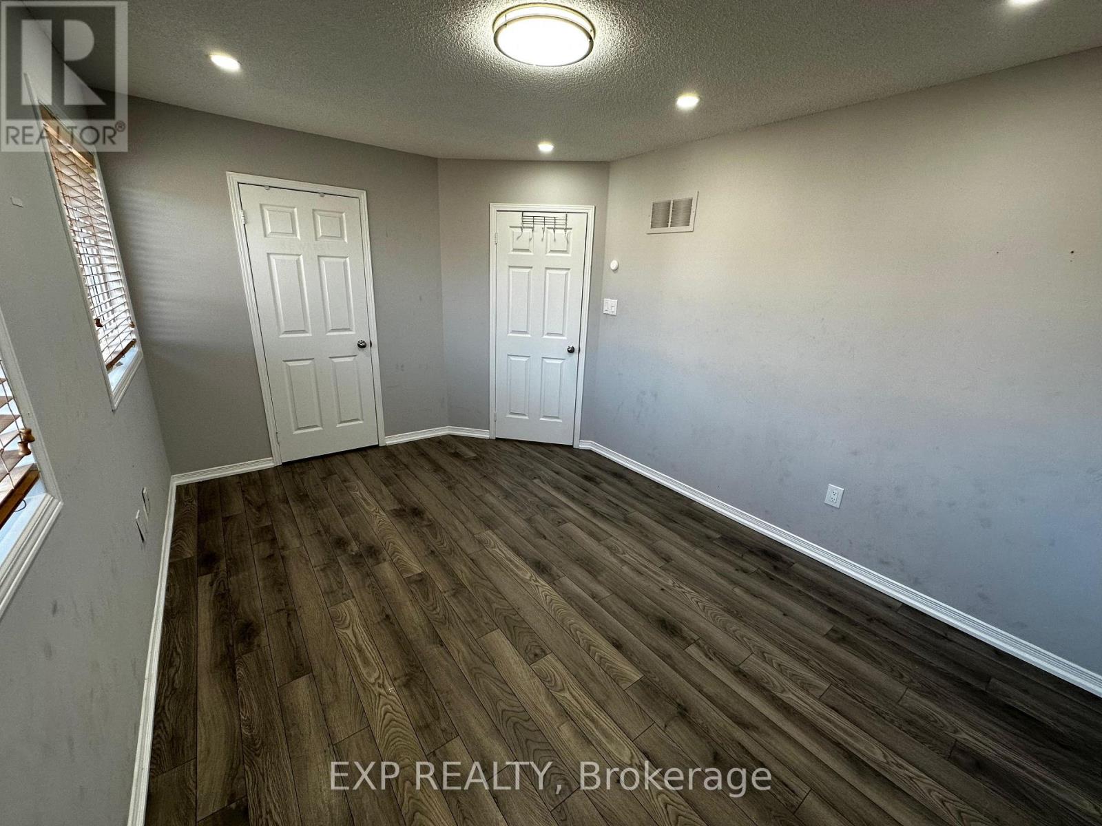 25 Prince Crescent, Brampton (Northwest Sandalwood Parkway), Ontario  L7A 2C9 - Photo 5 - W14096502