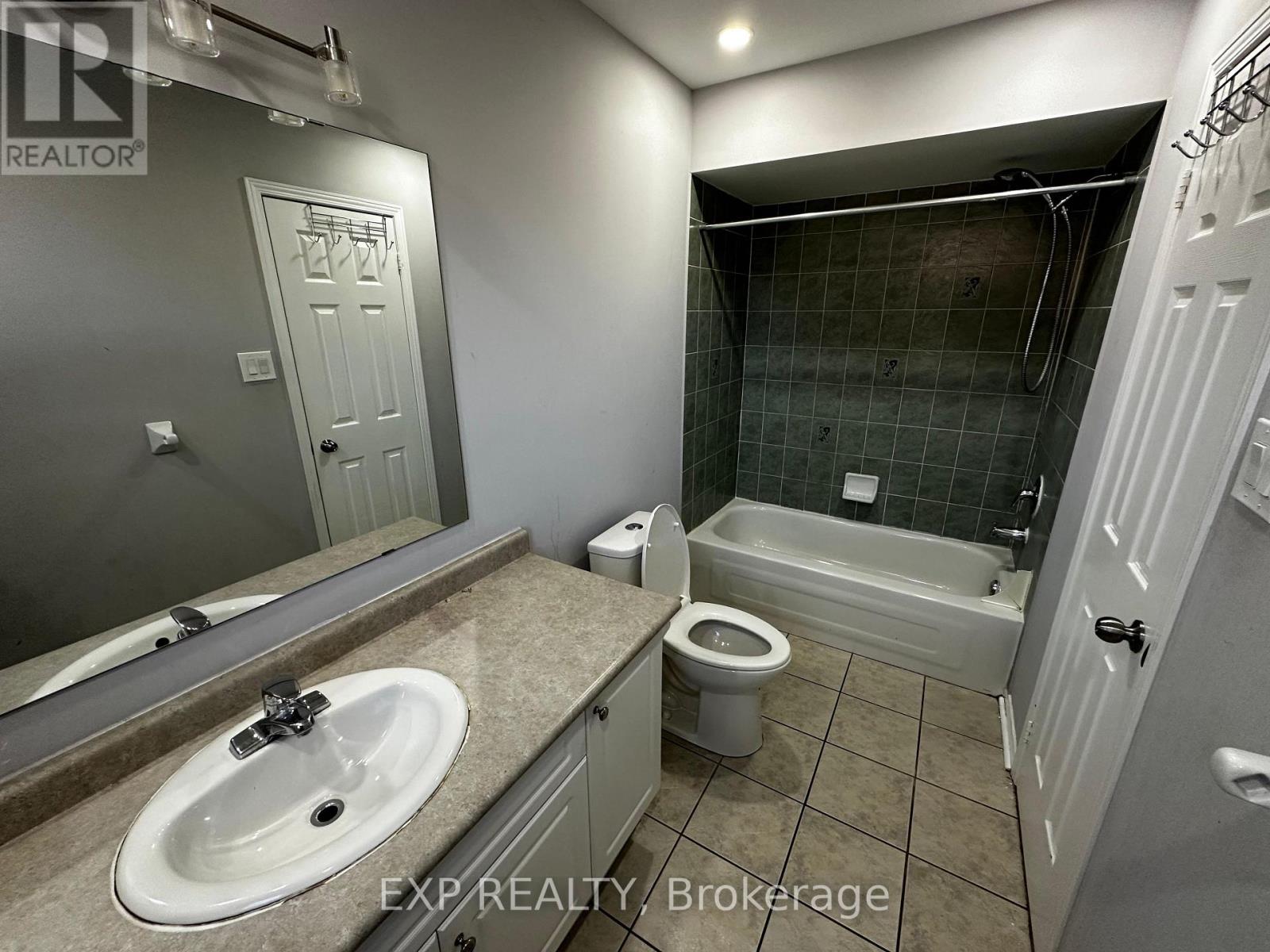 25 Prince Crescent, Brampton (Northwest Sandalwood Parkway), Ontario  L7A 2C9 - Photo 6 - W14096502