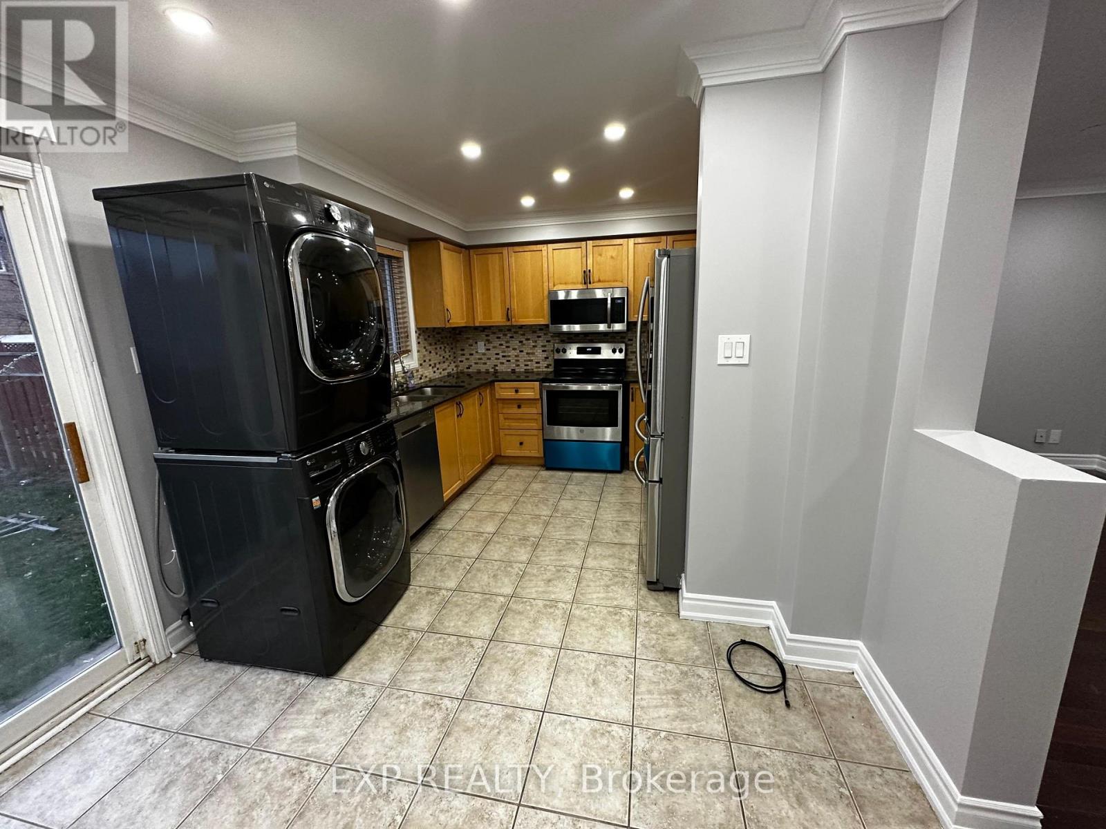 25 Prince Crescent, Brampton (Northwest Sandalwood Parkway), Ontario  L7A 2C9 - Photo 9 - W14096502
