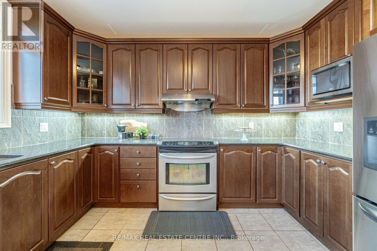 2327 Lyndhurst Drive, Oakville, Ontario  L6H 7V5 - Photo 18 - W14096516