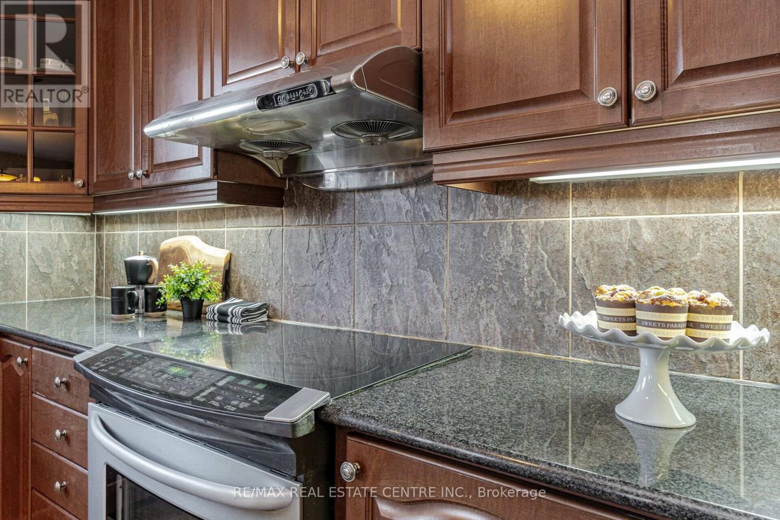 2327 Lyndhurst Drive, Oakville, Ontario  L6H 7V5 - Photo 19 - W14096516
