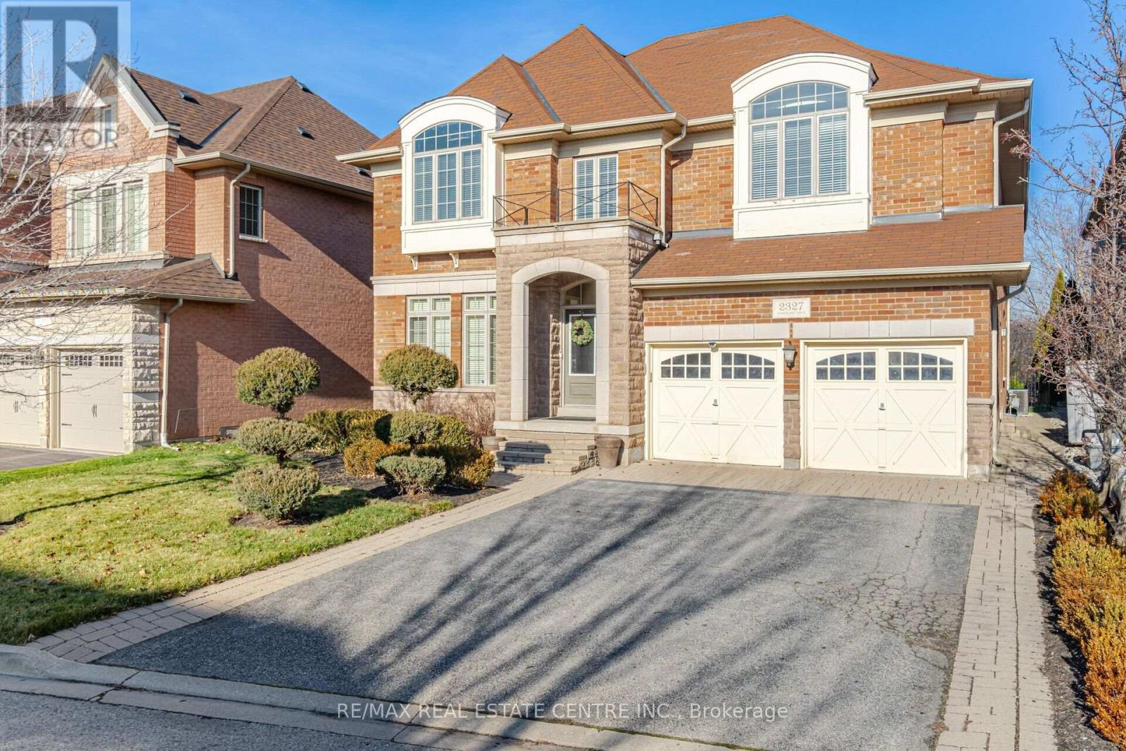 2327 Lyndhurst Drive, Oakville, Ontario  L6H 7V5 - Photo 2 - W14096516