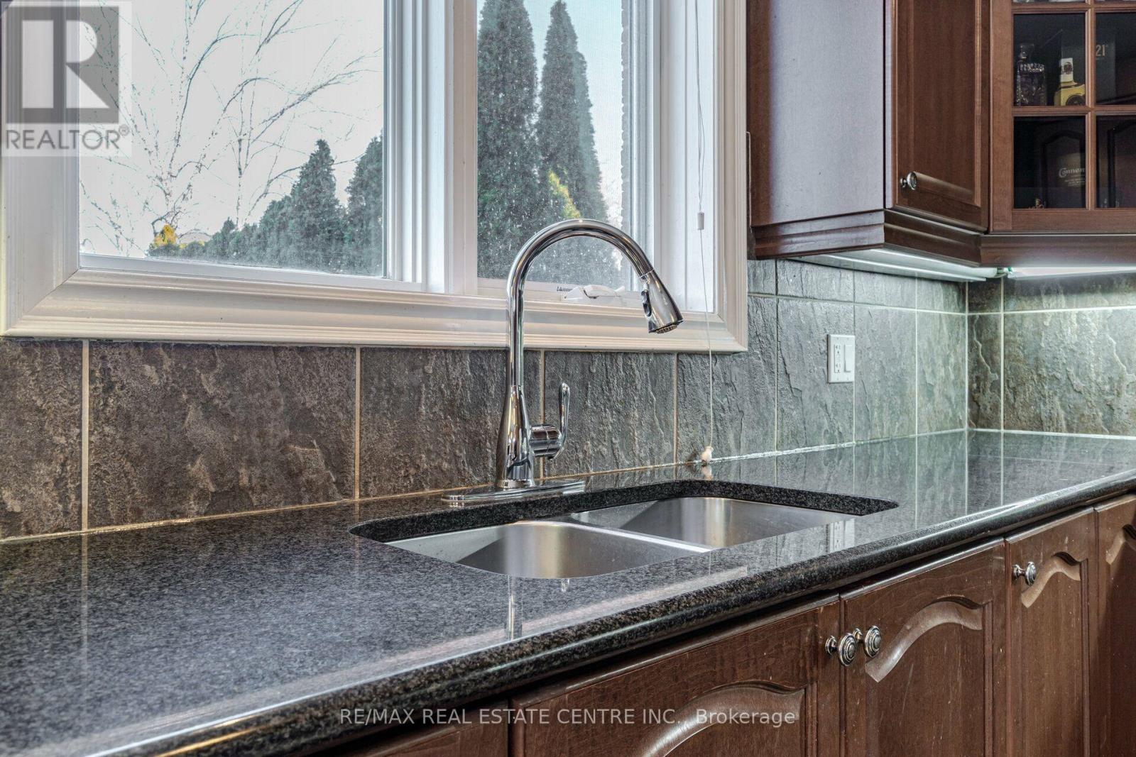 2327 Lyndhurst Drive, Oakville, Ontario  L6H 7V5 - Photo 21 - W14096516