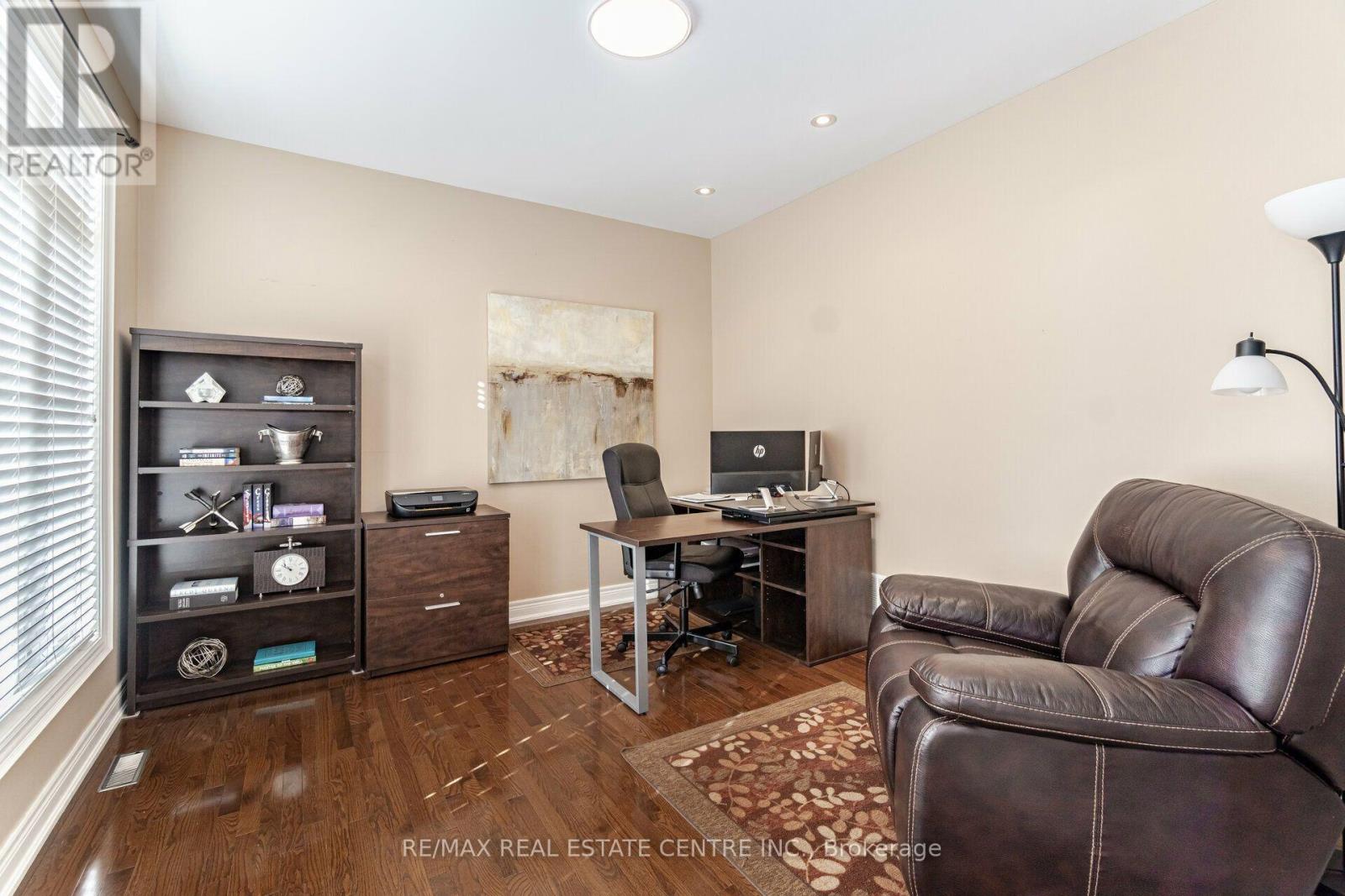 2327 Lyndhurst Drive, Oakville, Ontario  L6H 7V5 - Photo 6 - W14096516