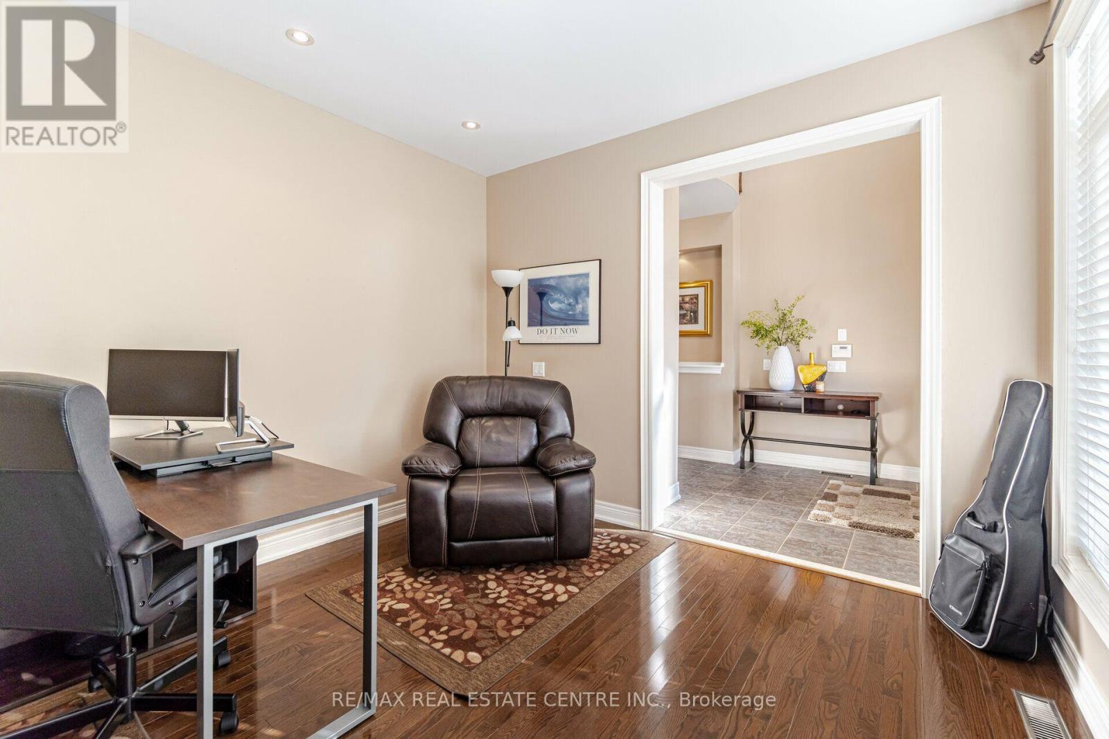 2327 Lyndhurst Drive, Oakville, Ontario  L6H 7V5 - Photo 7 - W14096516