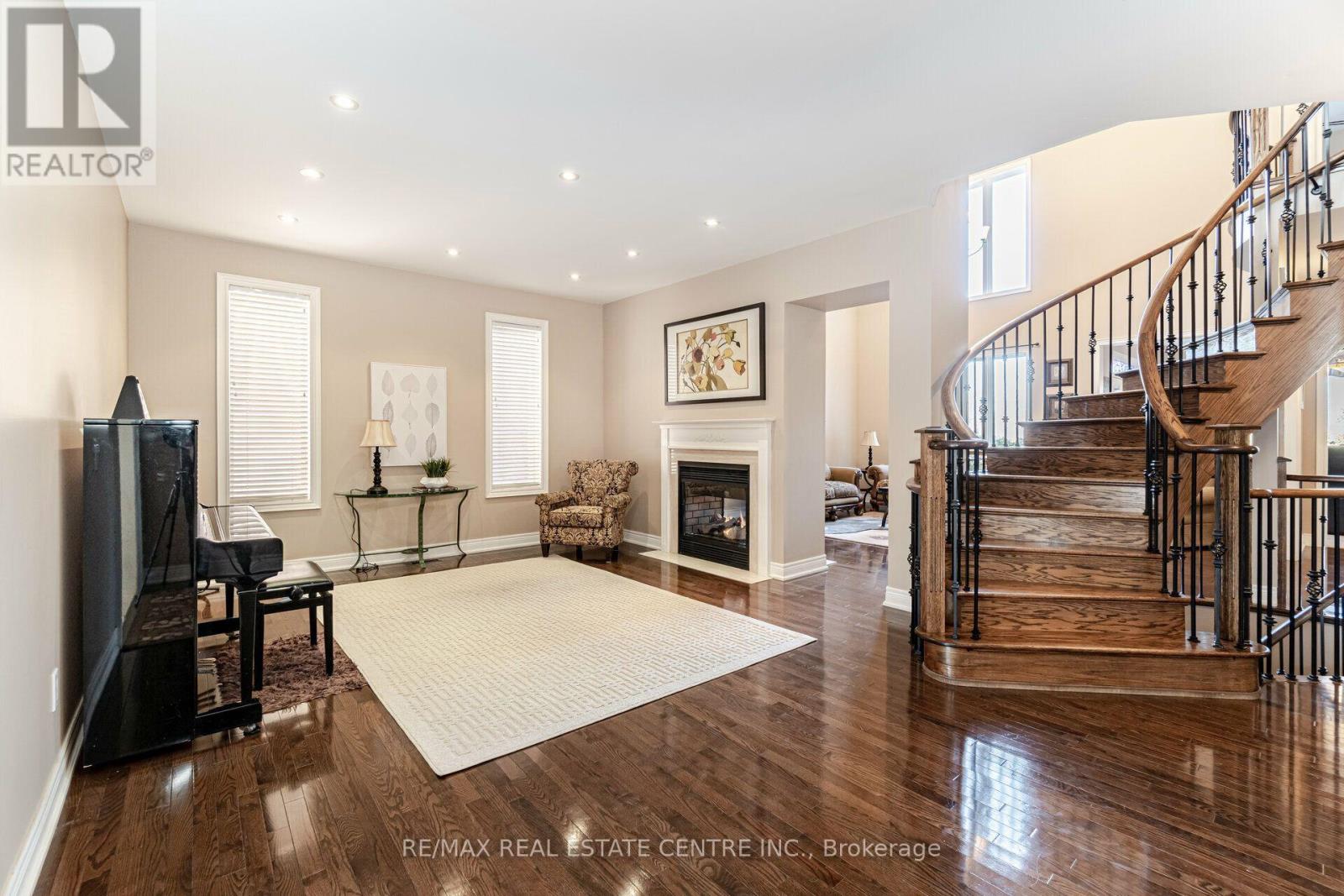2327 Lyndhurst Drive, Oakville, Ontario  L6H 7V5 - Photo 8 - W14096516
