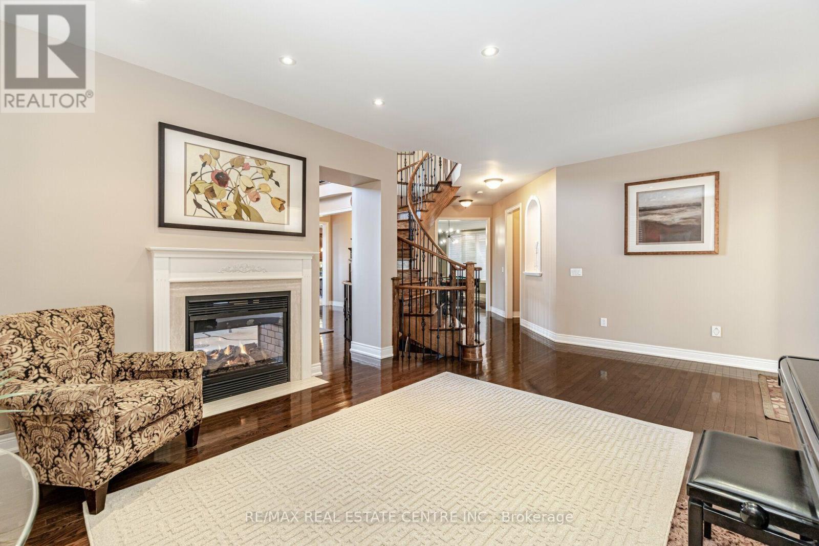 2327 Lyndhurst Drive, Oakville, Ontario  L6H 7V5 - Photo 9 - W14096516