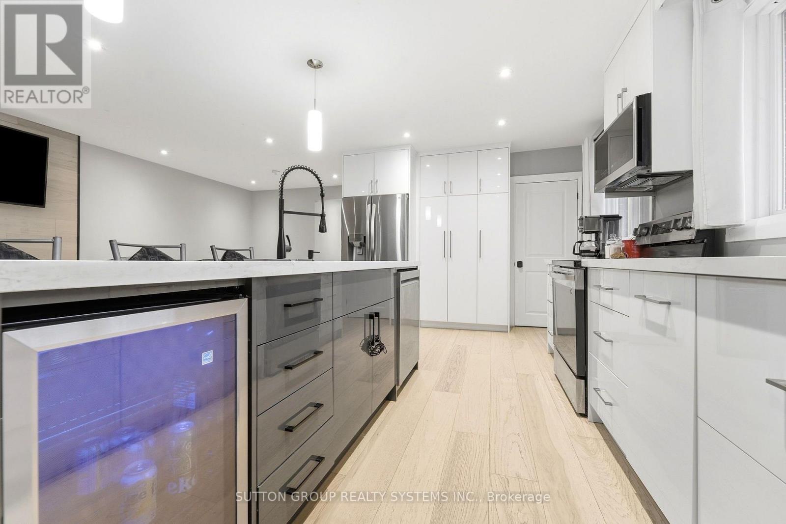 1916 Reiss Court, Mississauga, Ontario  L5J 3S3 - Photo 6 - W14096530