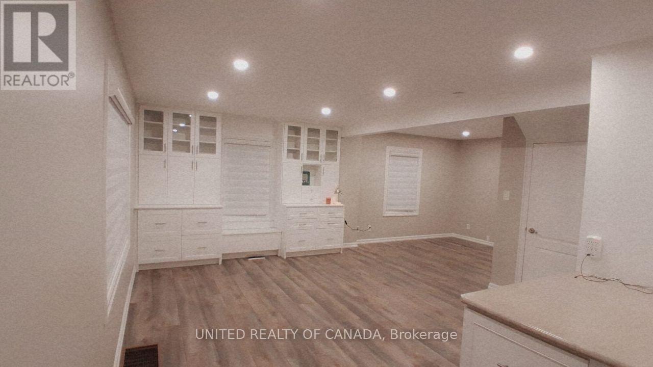 790 THE QUEENSWAY, Toronto, Ontario