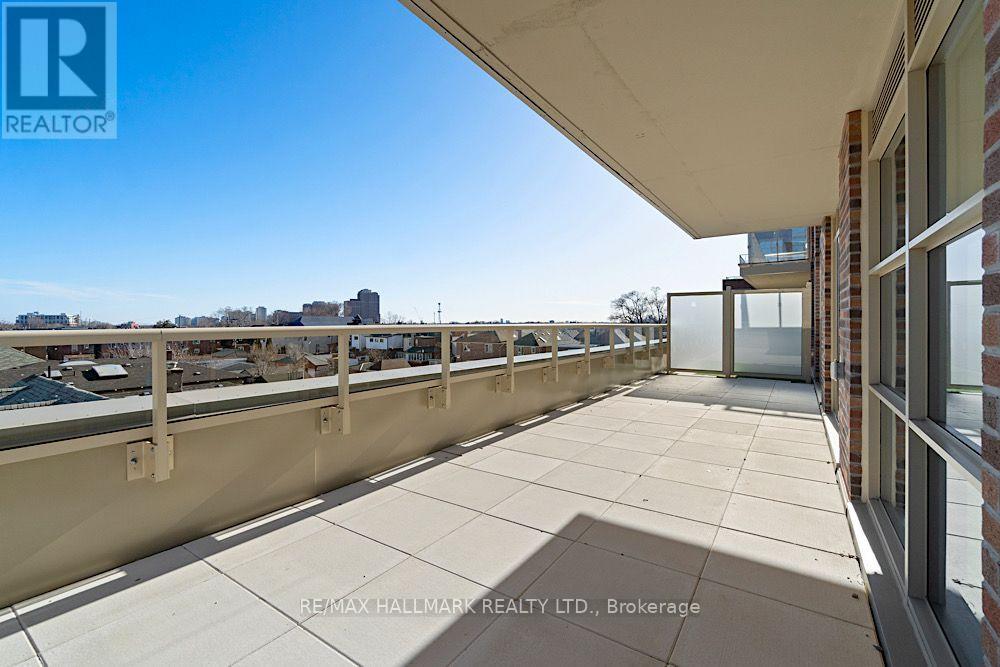 426 - 1787 ST CLAIR AVENUE W