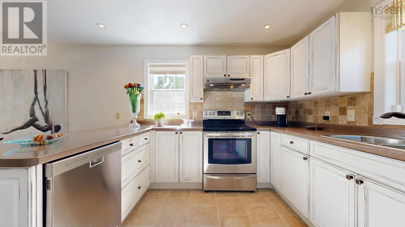 48 Pond Street, Mahone Bay, Nova Scotia  B0J 2E0 - Photo 11 - 202624877