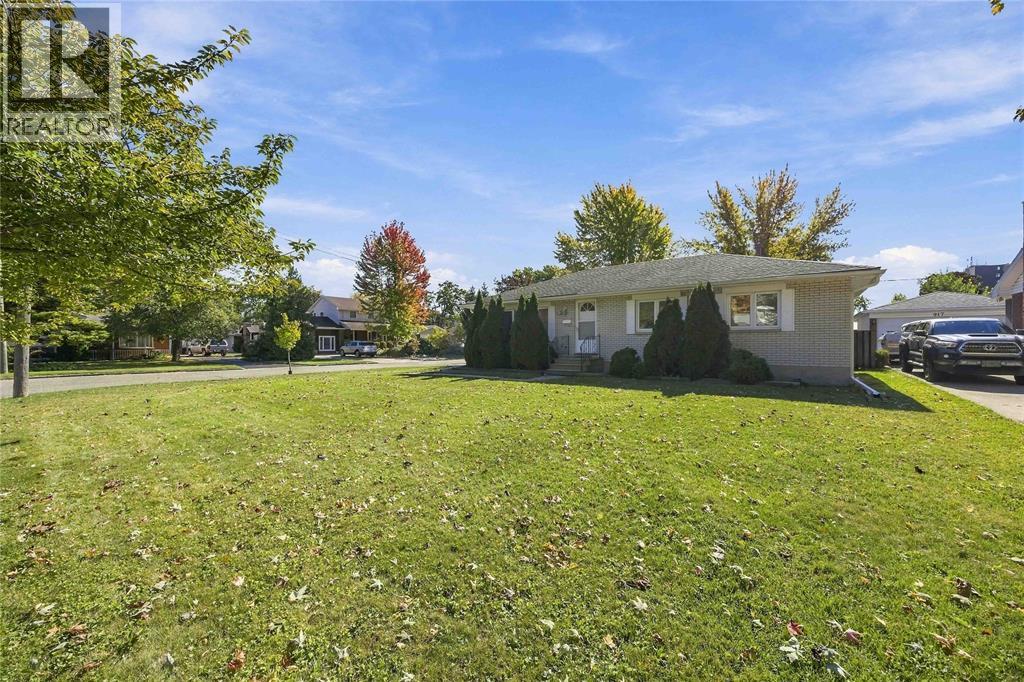 913 Wedgewood Avenue, Sarnia, Ontario  N7V 3E8 - Photo 3 - 26025621