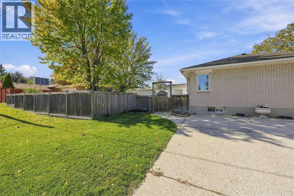 913 Wedgewood Avenue, Sarnia, Ontario  N7V 3E8 - Photo 5 - 26025621