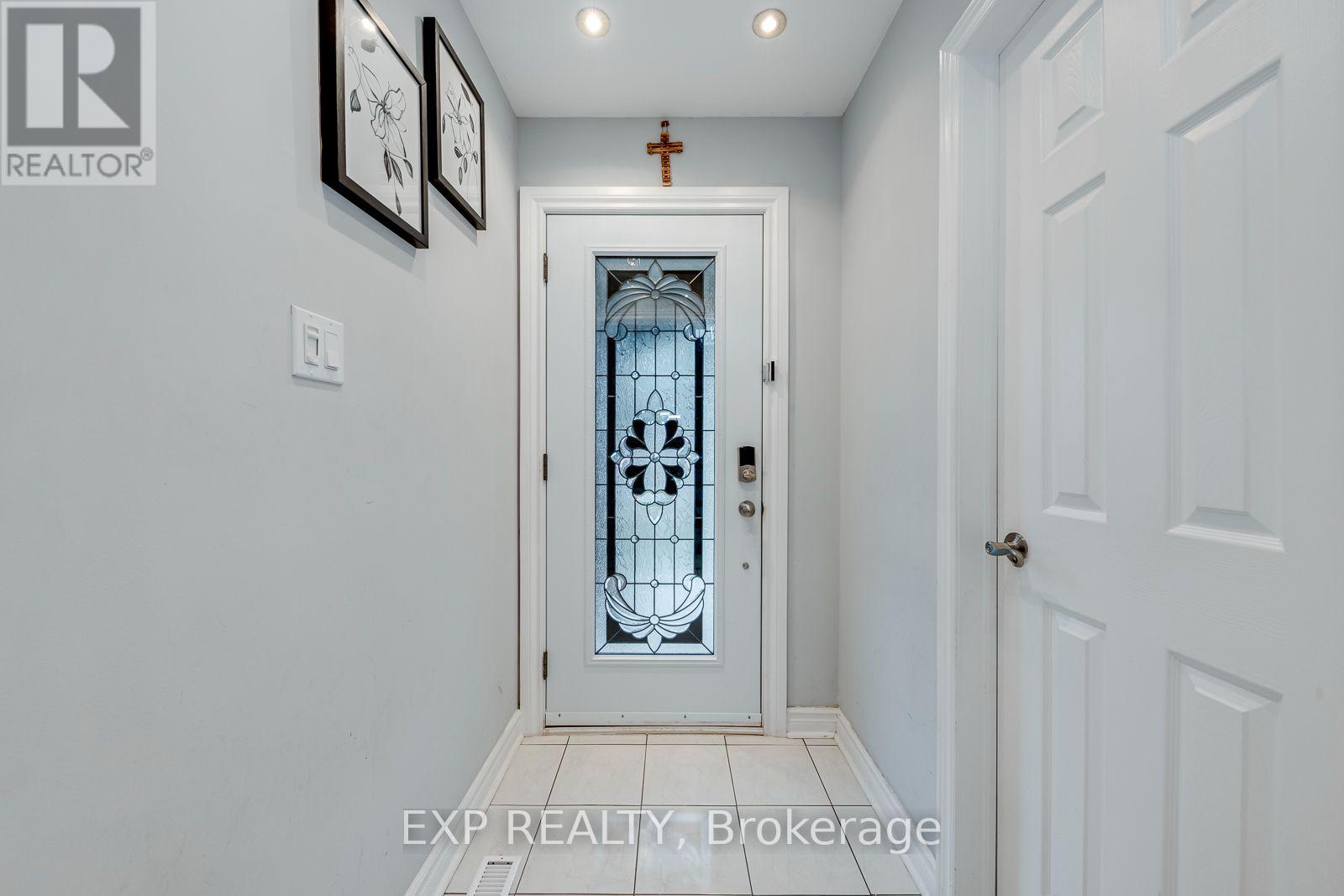 19 Horned Owl Drive, Brampton, Ontario  L6R 1C6 - Photo 4 - W14096582
