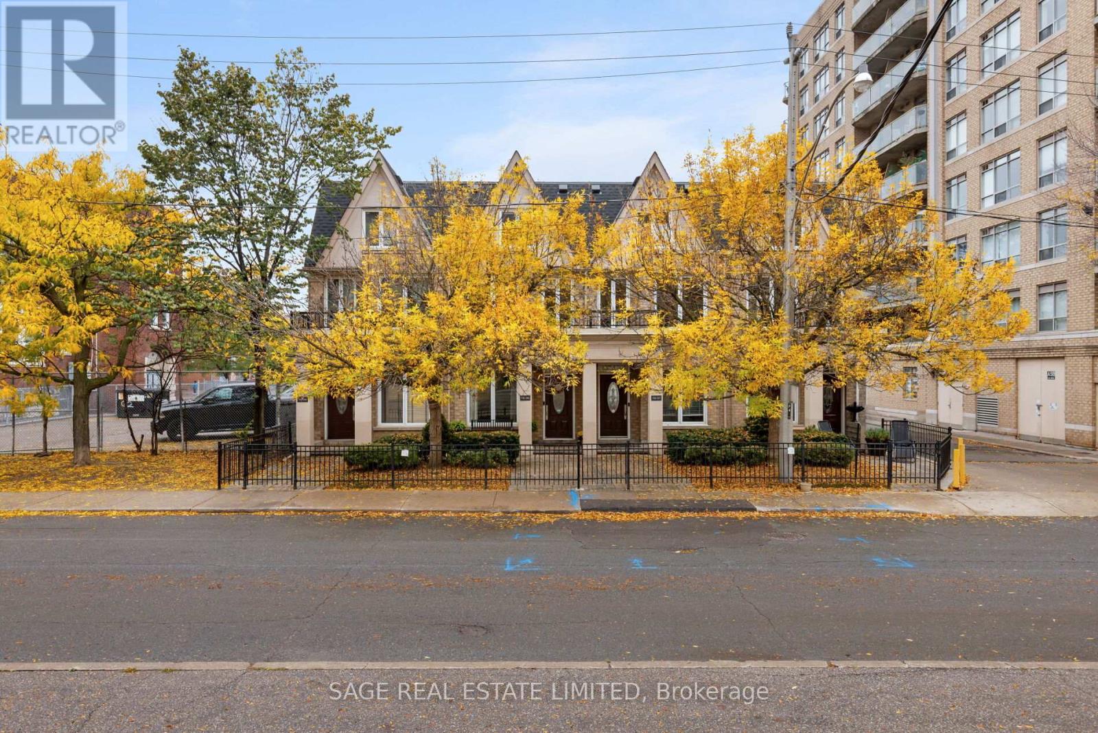 Th06 - 140 Bathurst Street, Toronto, Ontario  M5V 3N8 - Photo 2 - C14096690