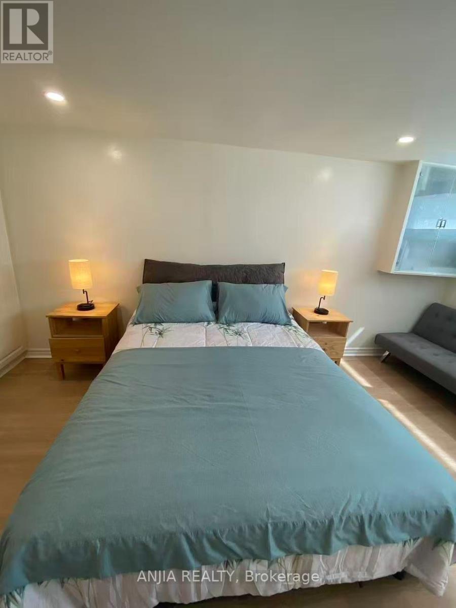 86 Santa Barbara Road, Toronto, Ontario  M2N 2C2 - Photo 1 - C14096716