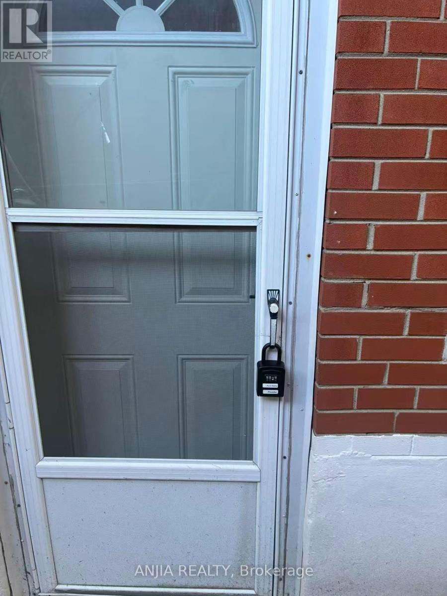 86 Santa Barbara Road, Toronto, Ontario  M2N 2C2 - Photo 12 - C14096716