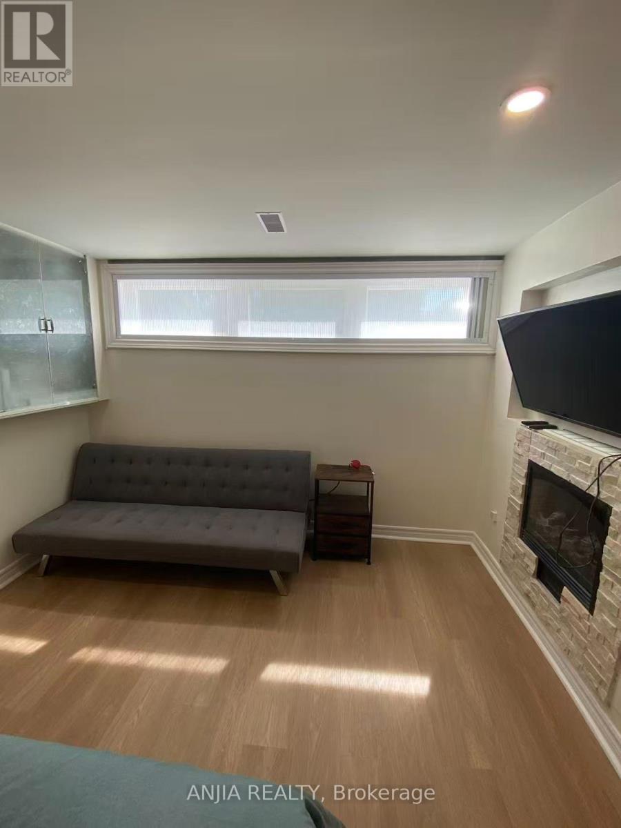 86 Santa Barbara Road, Toronto, Ontario  M2N 2C2 - Photo 2 - C14096716