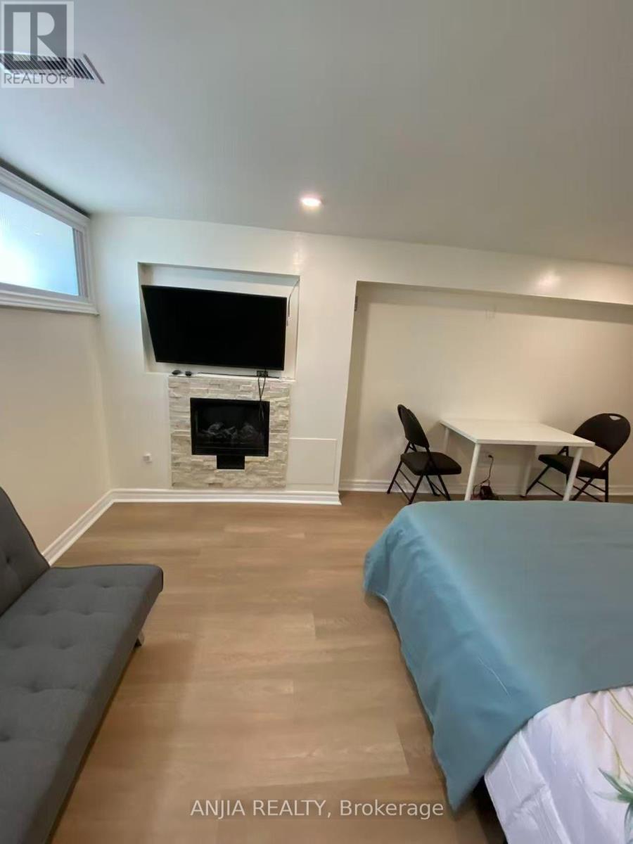 86 Santa Barbara Road, Toronto, Ontario  M2N 2C2 - Photo 3 - C14096716