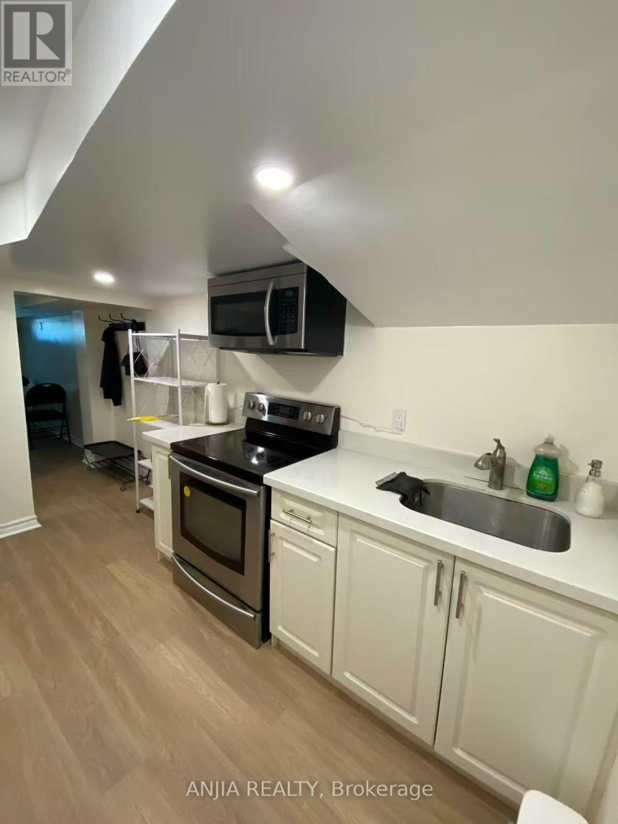 86 Santa Barbara Road, Toronto, Ontario  M2N 2C2 - Photo 4 - C14096716