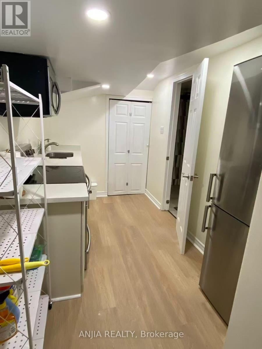 86 Santa Barbara Road, Toronto, Ontario  M2N 2C2 - Photo 6 - C14096716