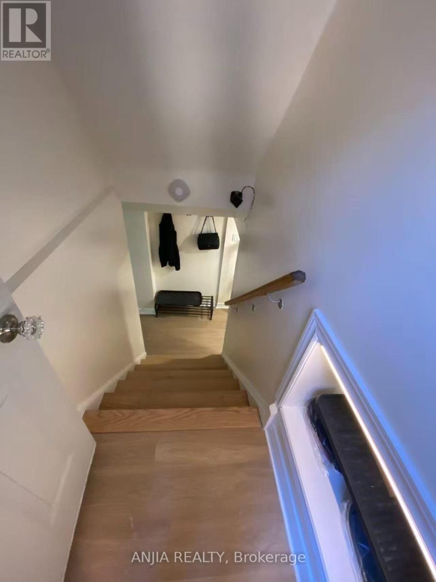 86 Santa Barbara Road, Toronto, Ontario  M2N 2C2 - Photo 7 - C14096716